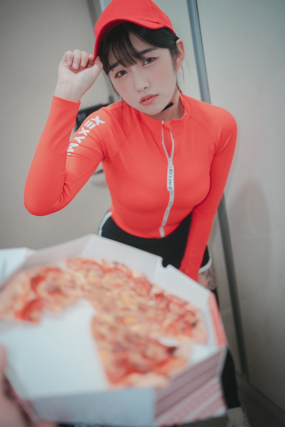 DJAWA Sonson 손손 Pizza Girl 032 8854780248.jpg