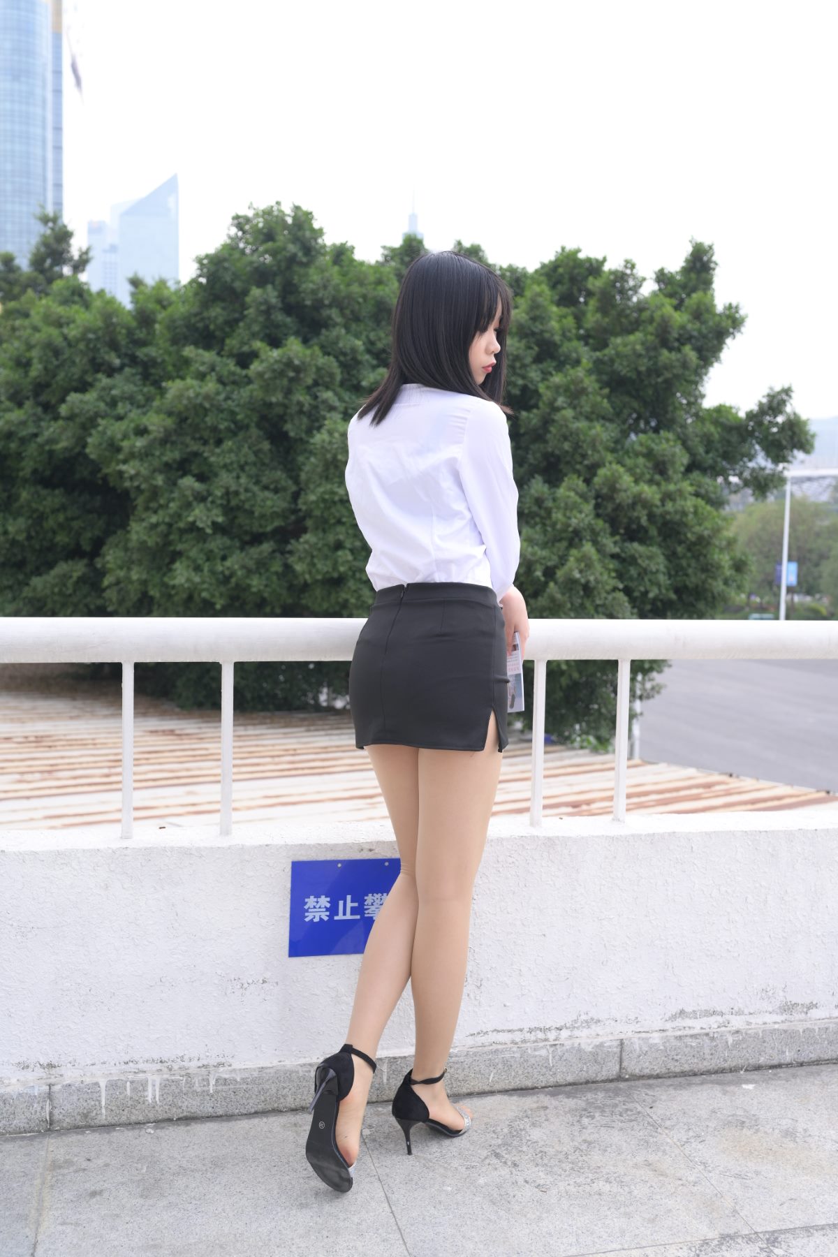 MoJing魔镜街拍 NO 084 程生街拍 商城推销美女长腿肉丝制服 A 065 5790577407.jpg