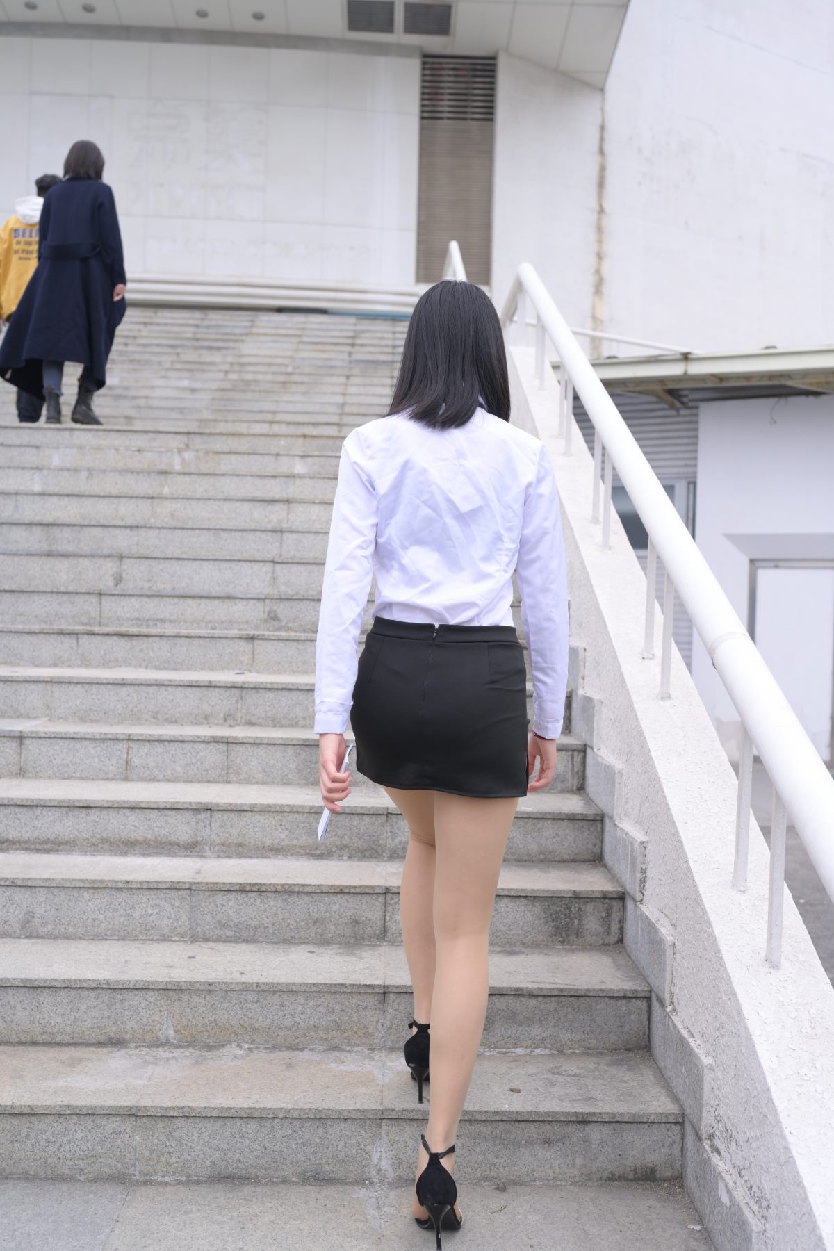 MoJing魔镜街拍 NO 084 程生街拍 商城推销美女长腿肉丝制服 B 099 8142397585.jpg