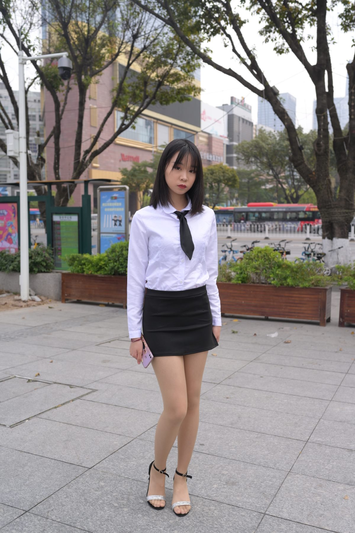 MoJing魔镜街拍 NO 084 程生街拍 商城推销美女长腿肉丝制服 D 303 5779317078.jpg