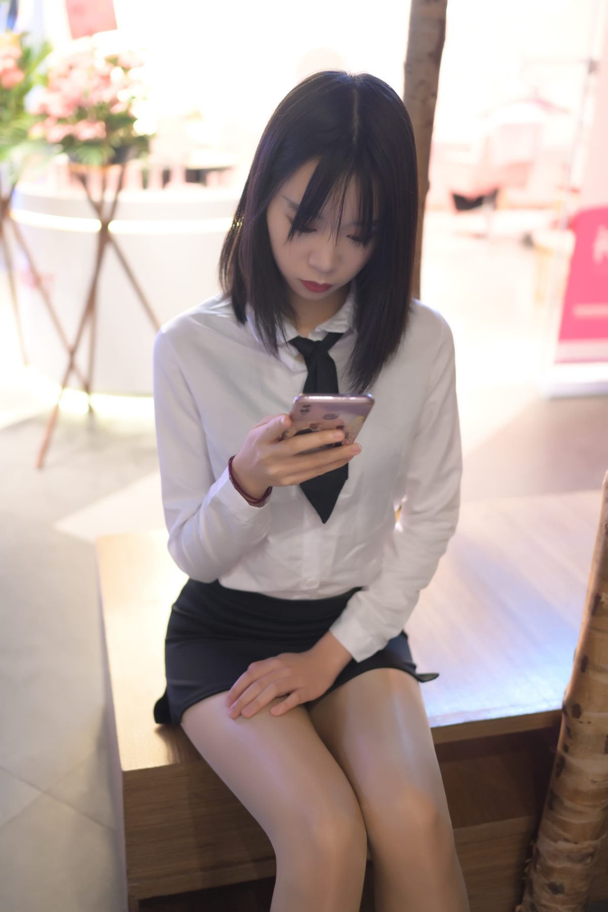 MoJing魔镜街拍 NO 084 程生街拍 商城推销美女长腿肉丝制服 D 347 2641026763.jpg