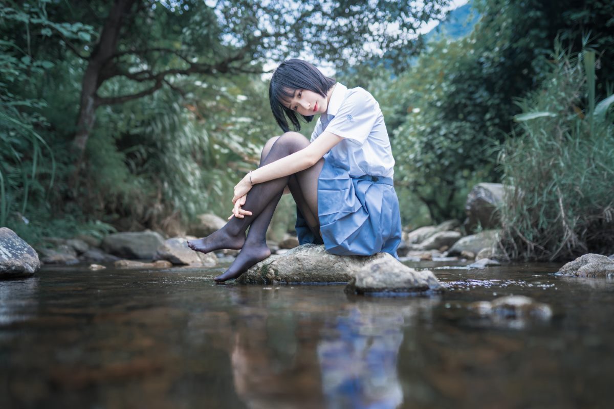 Coser@木绵绵OwO Vol 007 水色溪边制服 0009 1947894074.jpg