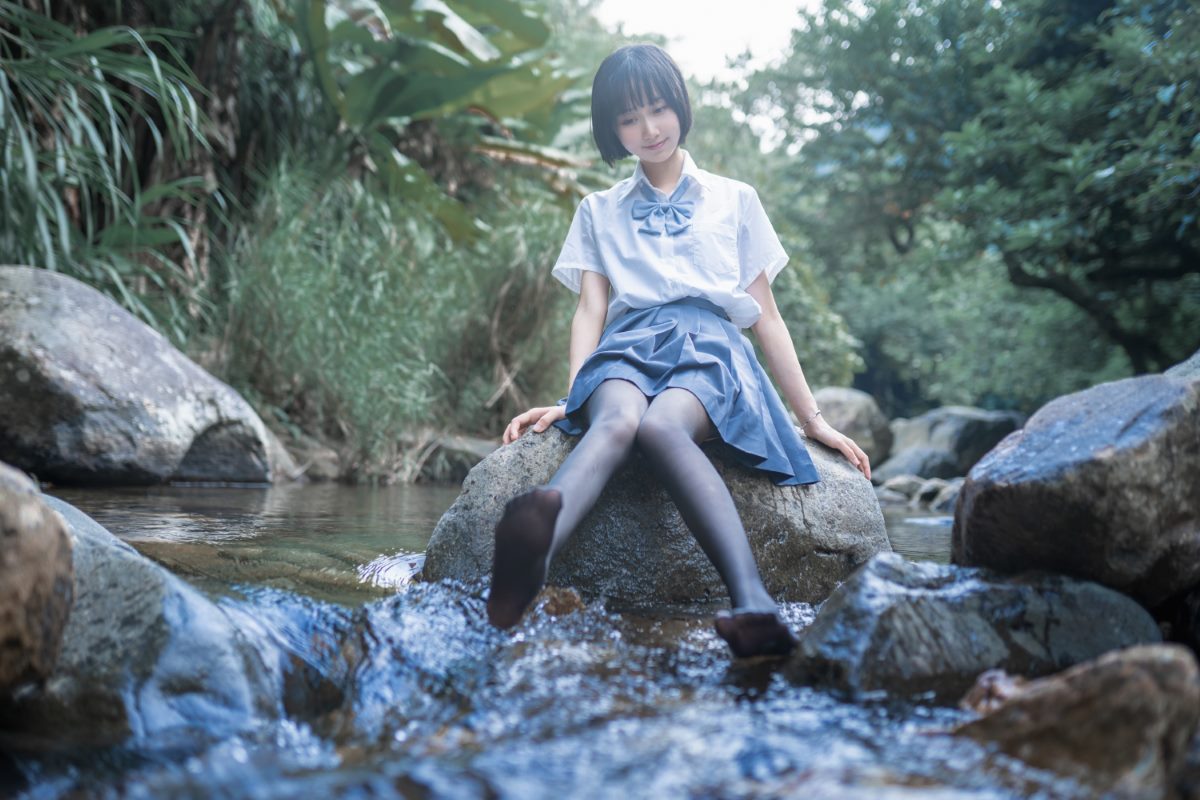 Coser@木绵绵OwO Vol 007 水色溪边制服 0024 5614042177.jpg