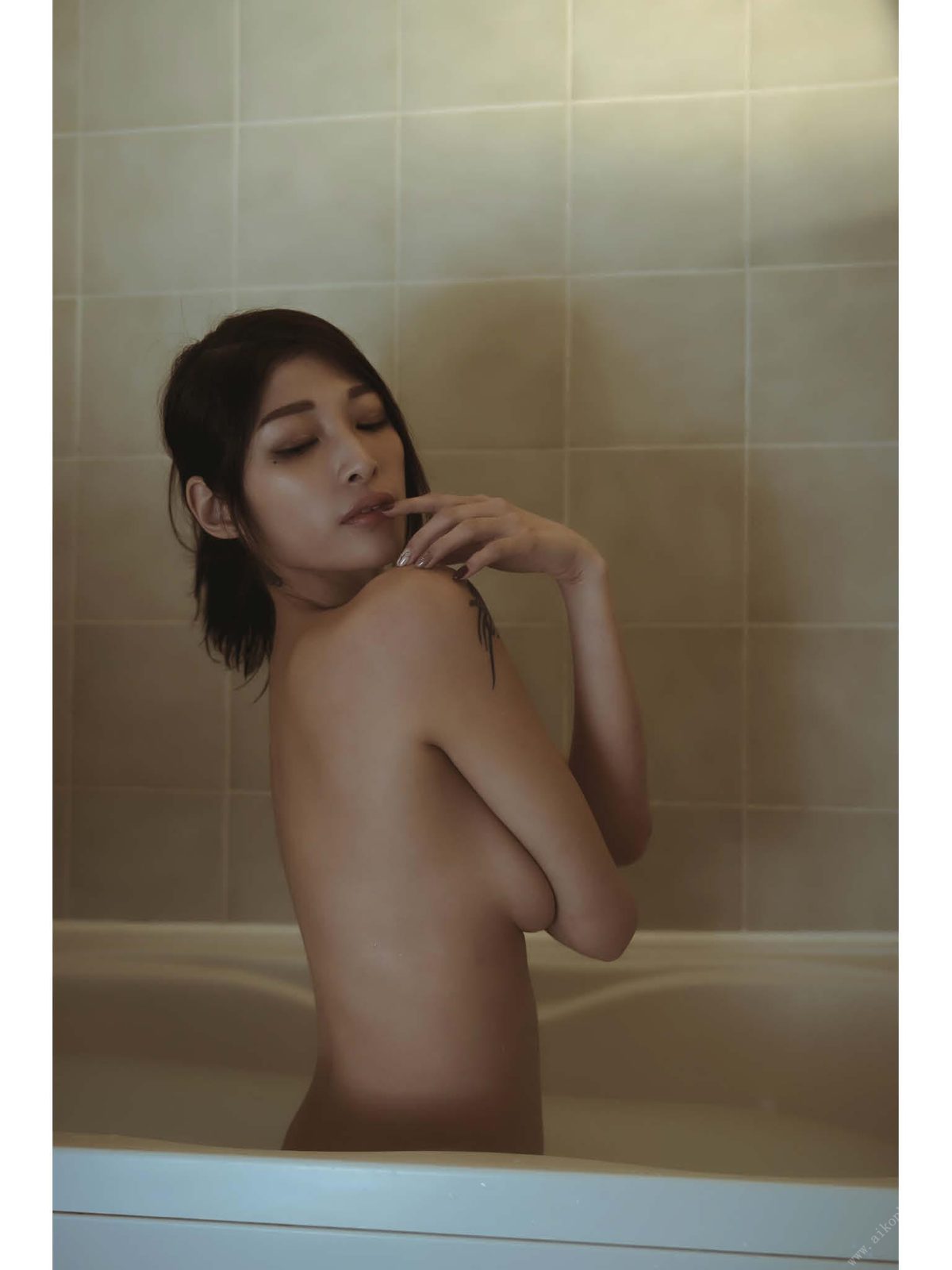 Photobook 2019 10 24 傻傻曈 Tone Tone 曈心未泯個人寫真 B 35 0872814690.jpg