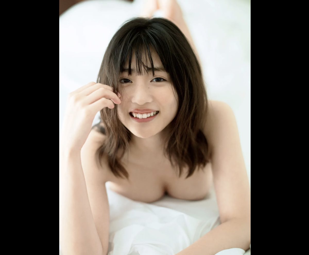 Photobook 2021 02 12 Momoka Ishida 石田桃香 1st Photobook MOMOKA 101 7001525366.jpg