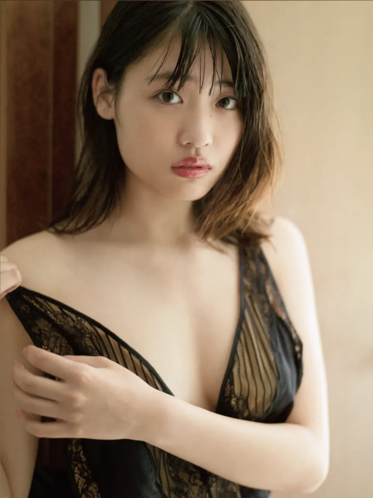 Photobook 2021 02 12 Momoka Ishida 石田桃香 1st Photobook MOMOKA 114 6203124052.jpg