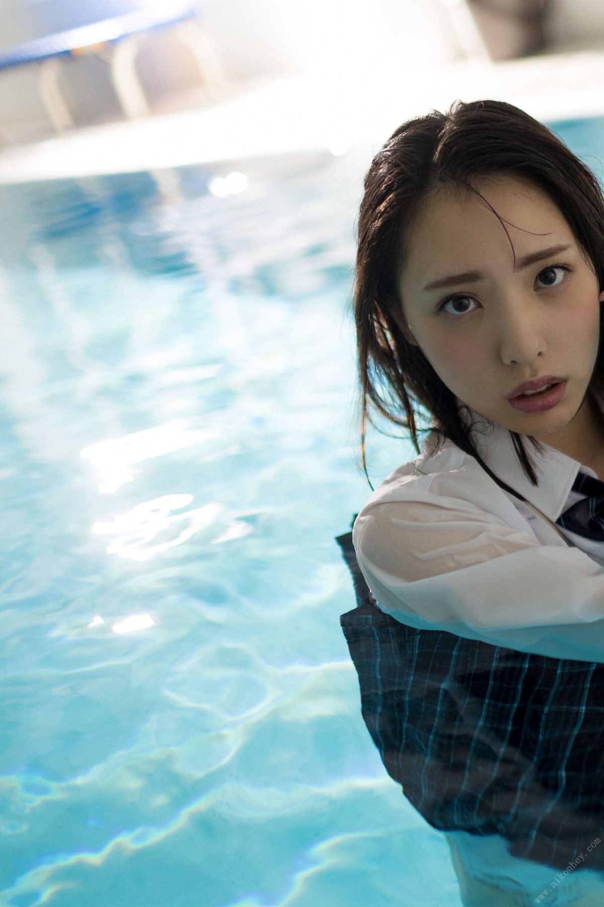 Photobook 2021 12 03 Hana Shirato 白桃はな Youth Aoharu 青春アオハル B 0000135 4959587372.jpg