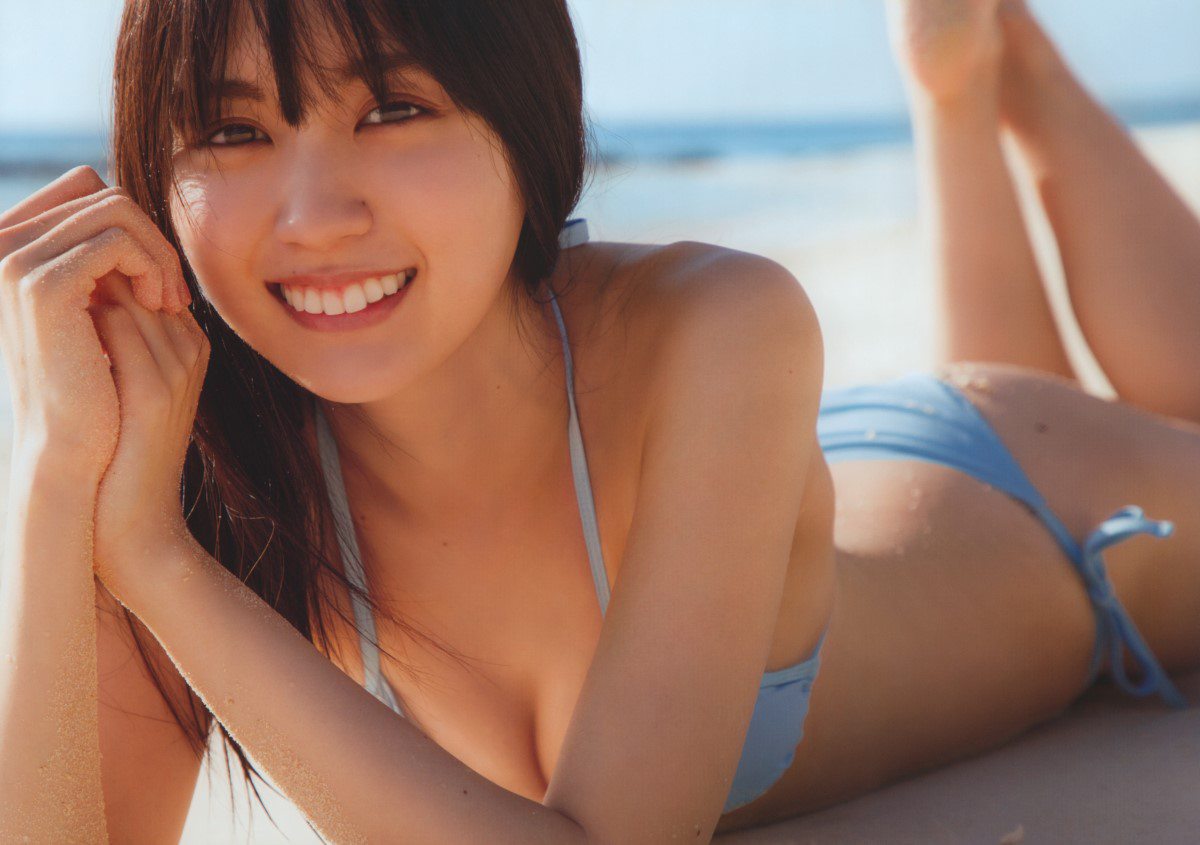 Photobook 2022 06 07 Haruka Kaki 賀喜遥香 1st Photobook Massara まっさら A 00052 053 Double Page 9925450101.jpg