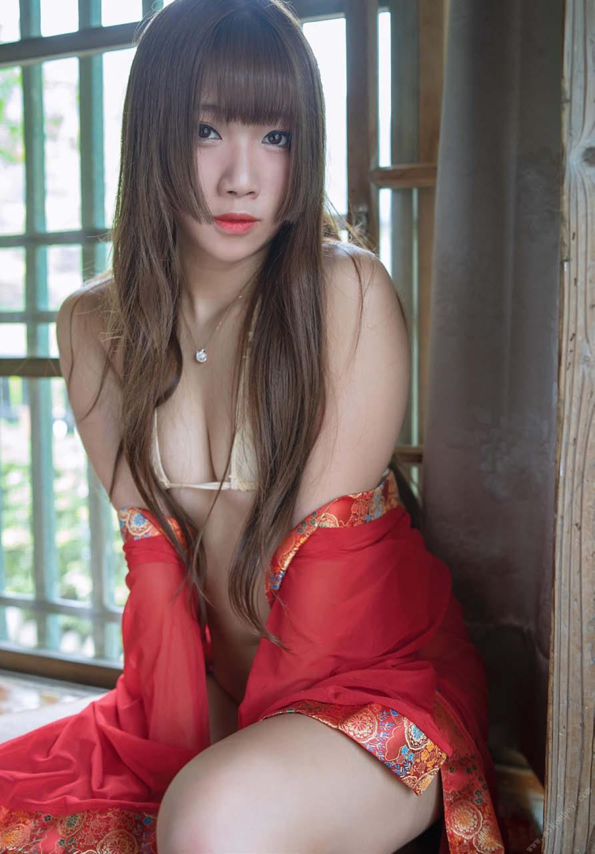 Photobook 二分之一雙重刺激女女 寫真書 00155 2603049392.jpg