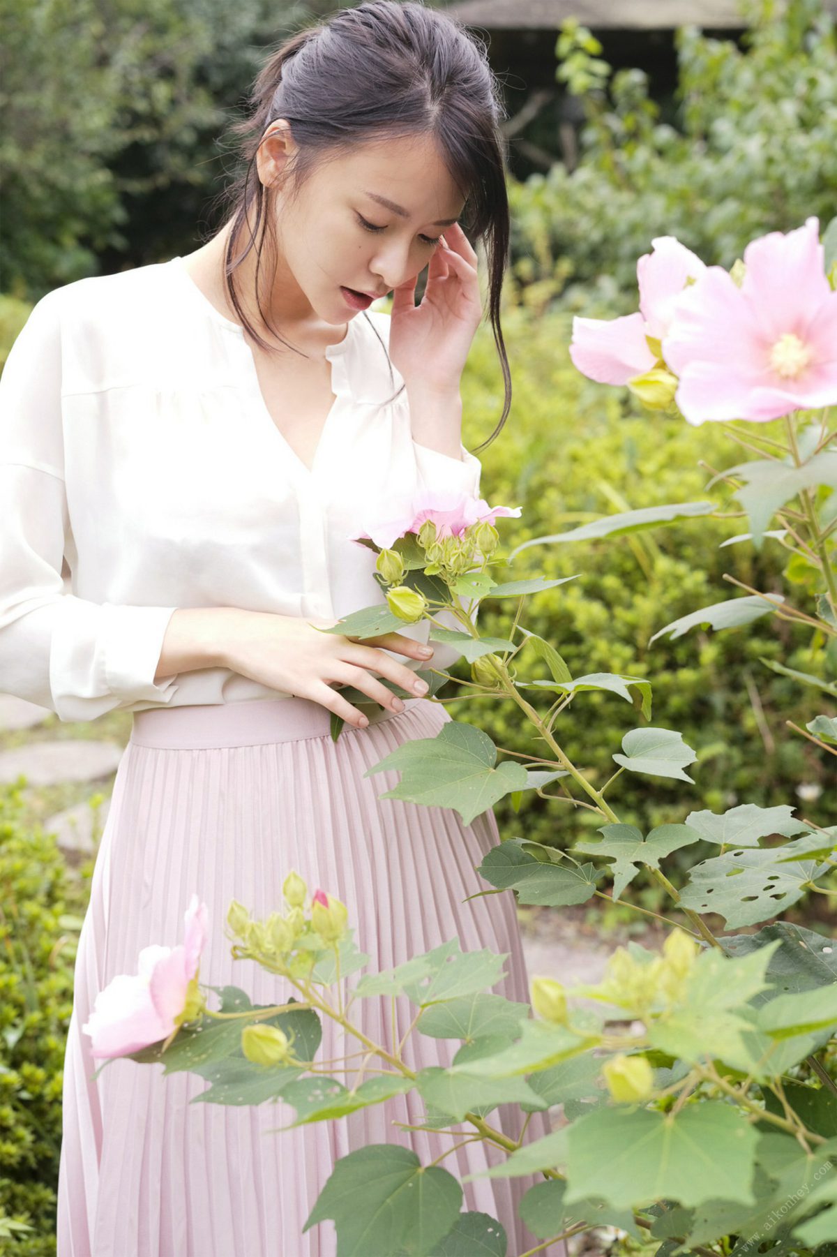 Weekly Gendai Photobook 2022 04 26 Sena Natsuki 奈月セナ Tamayura Beauties of nature たまゆら 花鳥風月 26 7221178082.jpg