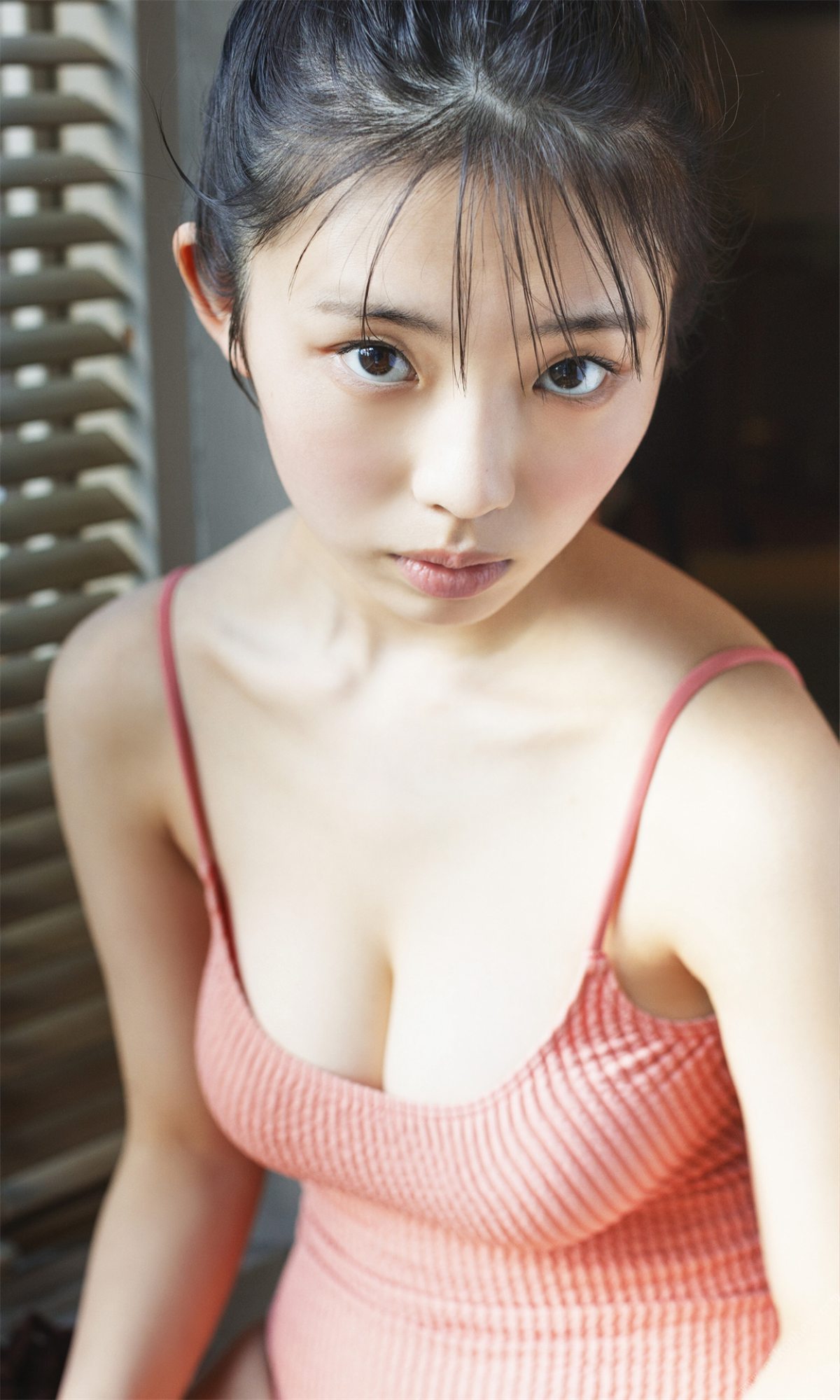 Weekly Photobook 2022 03 14 Hina Kikuchi 菊地姫奈 Harumeku honomeku 春めく、ほのめく 0047 3901020681.jpg