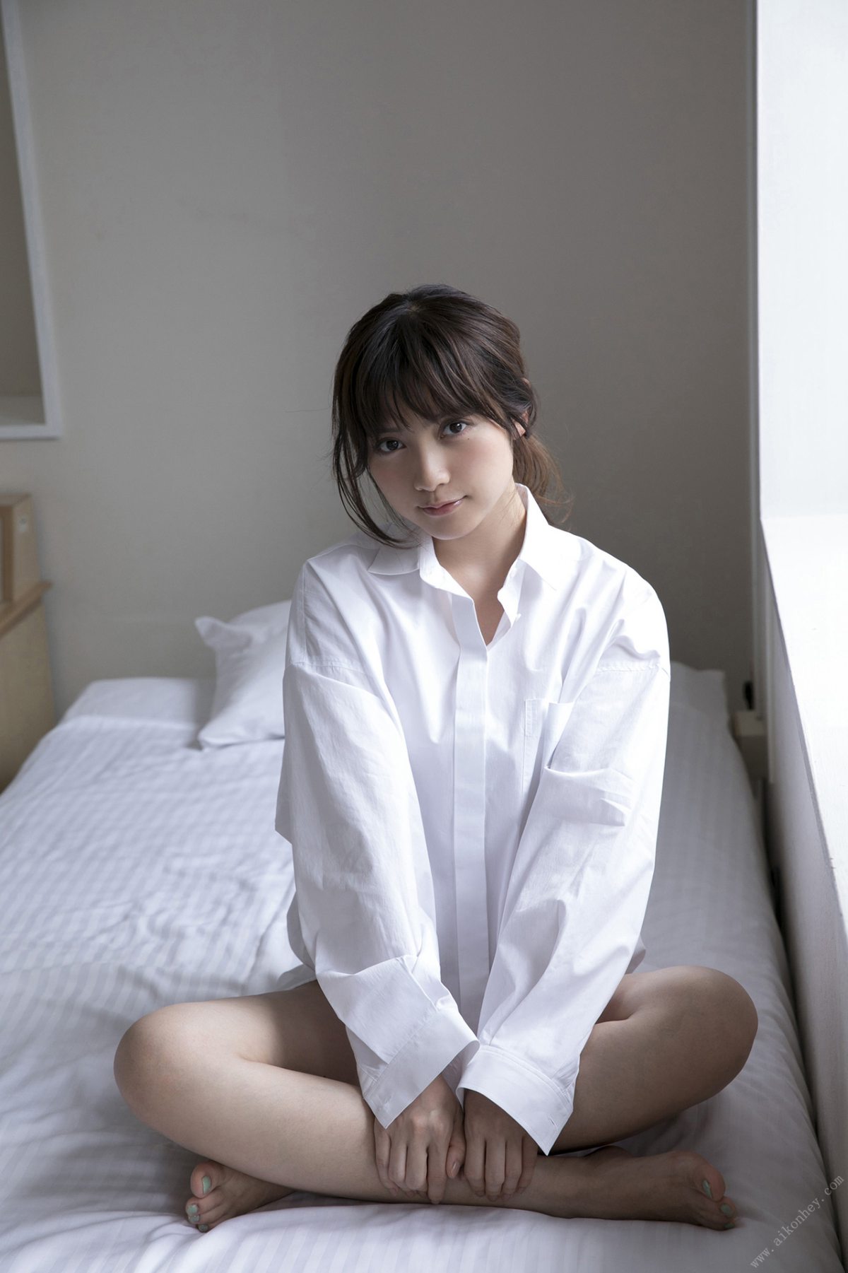 YOUNG Photobook 2019 05 28 Nashiko Momotsuki 桃月なしこ Nashiko Summer なしこＳｕｍｍｅｒ 000069 1724675838.jpg