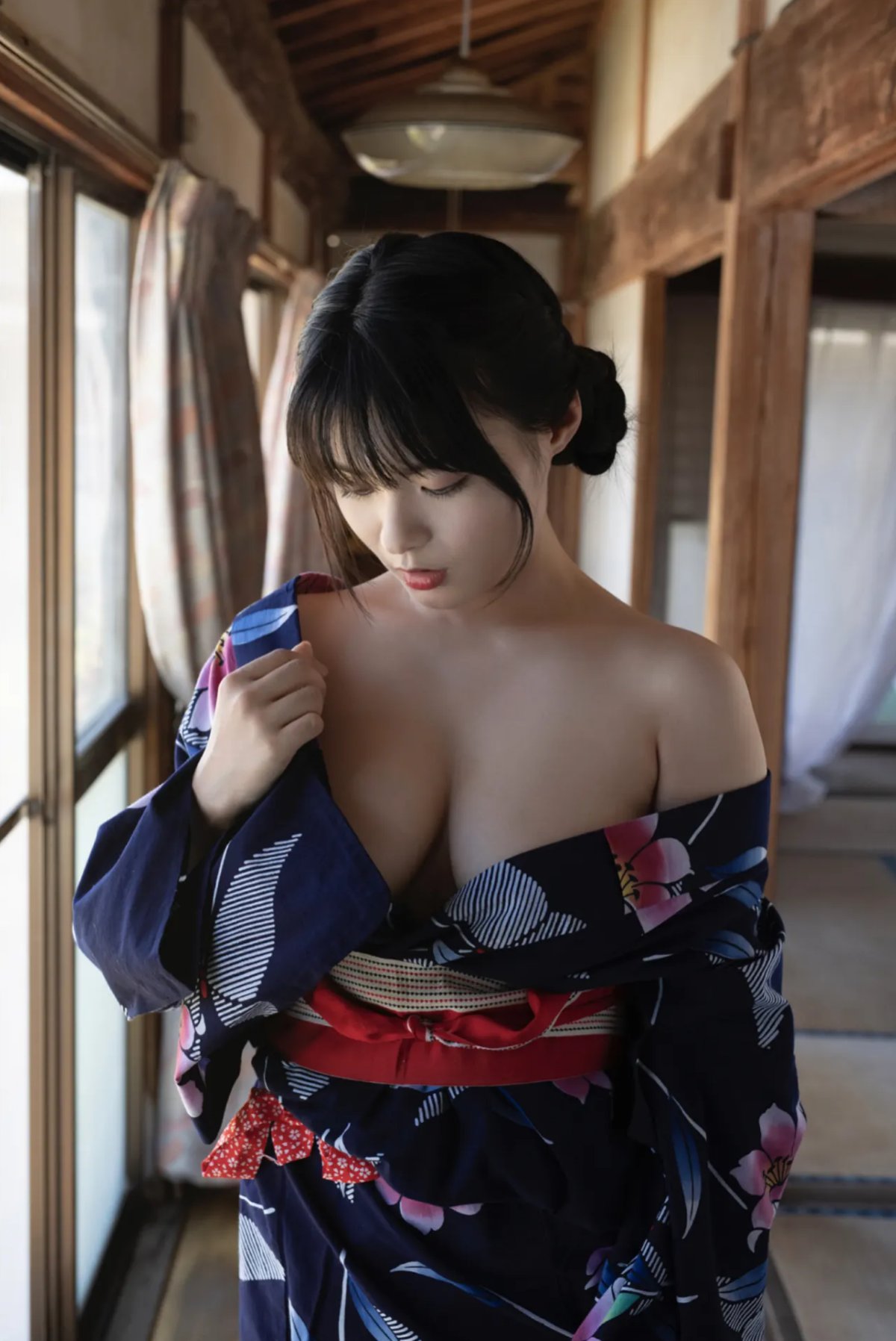 FRIDAY Digital Photobook Mizuki Hoshina 星名美津紀 Take off your yukata 浴衣を脱いで 2019 10 18 0002 9149795974.jpg