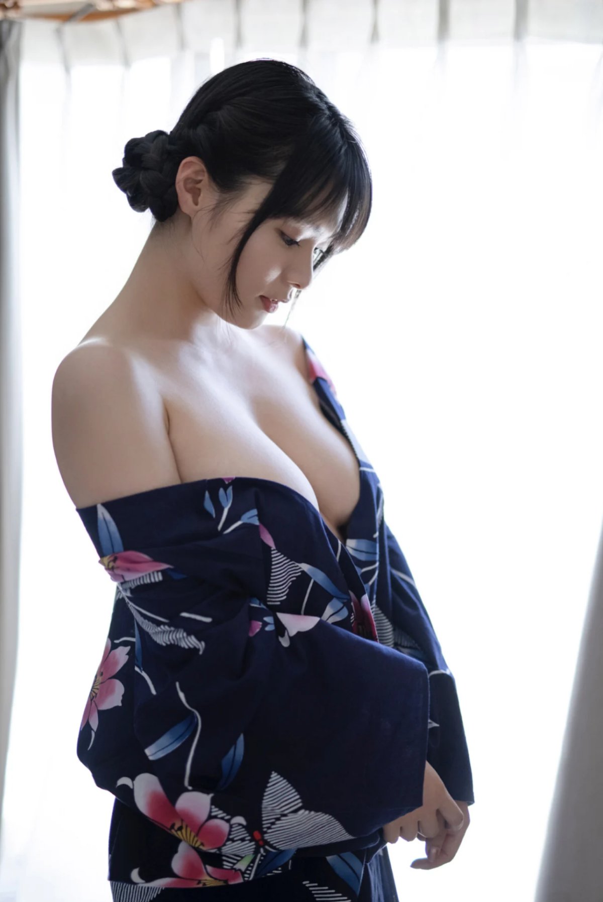 FRIDAY Digital Photobook Mizuki Hoshina 星名美津紀 Take off your yukata 浴衣を脱いで 2019 10 18 0004 3740611695.jpg