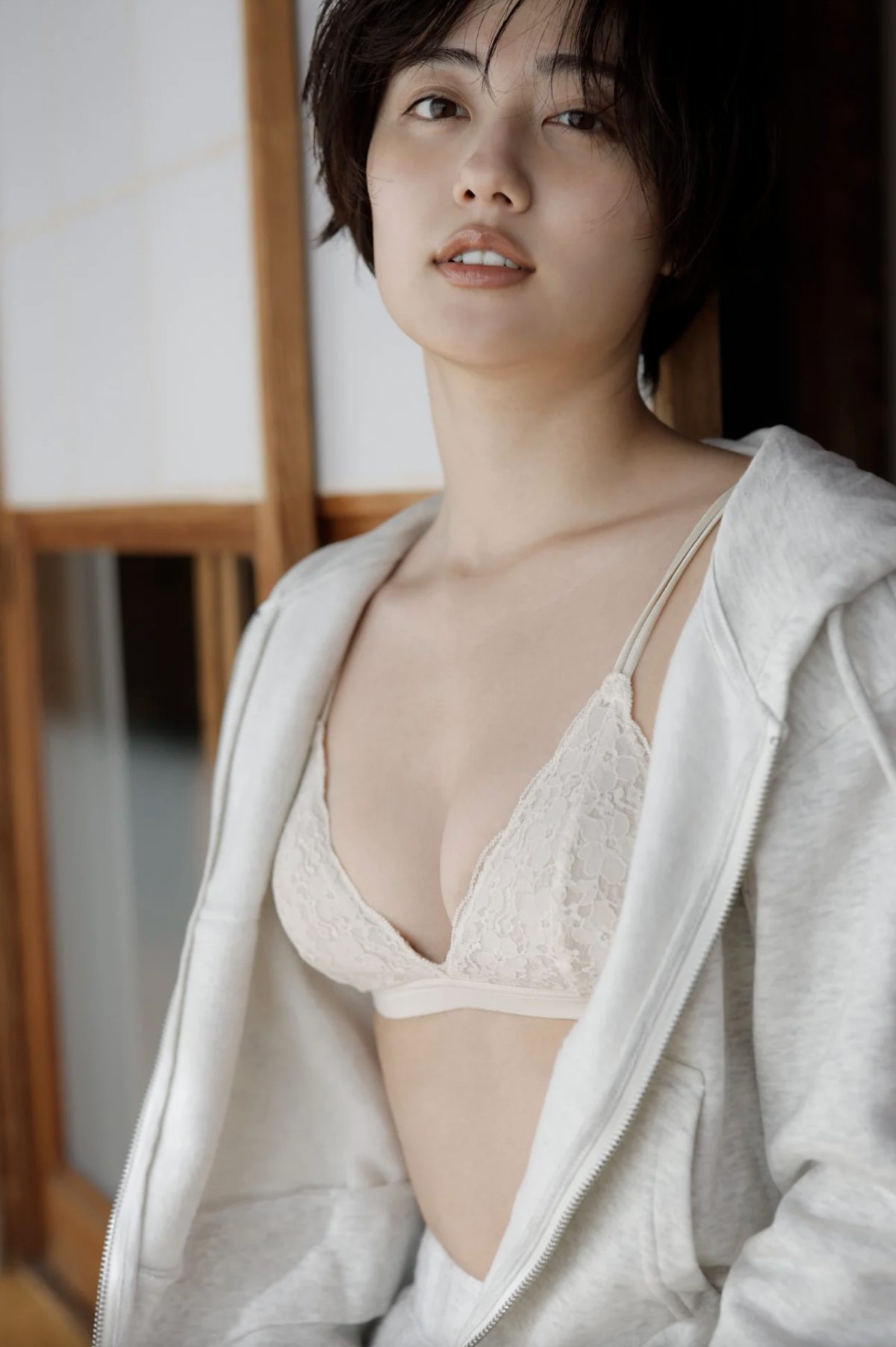 FRIDAY Kazusa Okuyama 奥山かずさ Monthly Girl 010 マンスリーガール010 2022 03 30 0007 6459347665.jpg