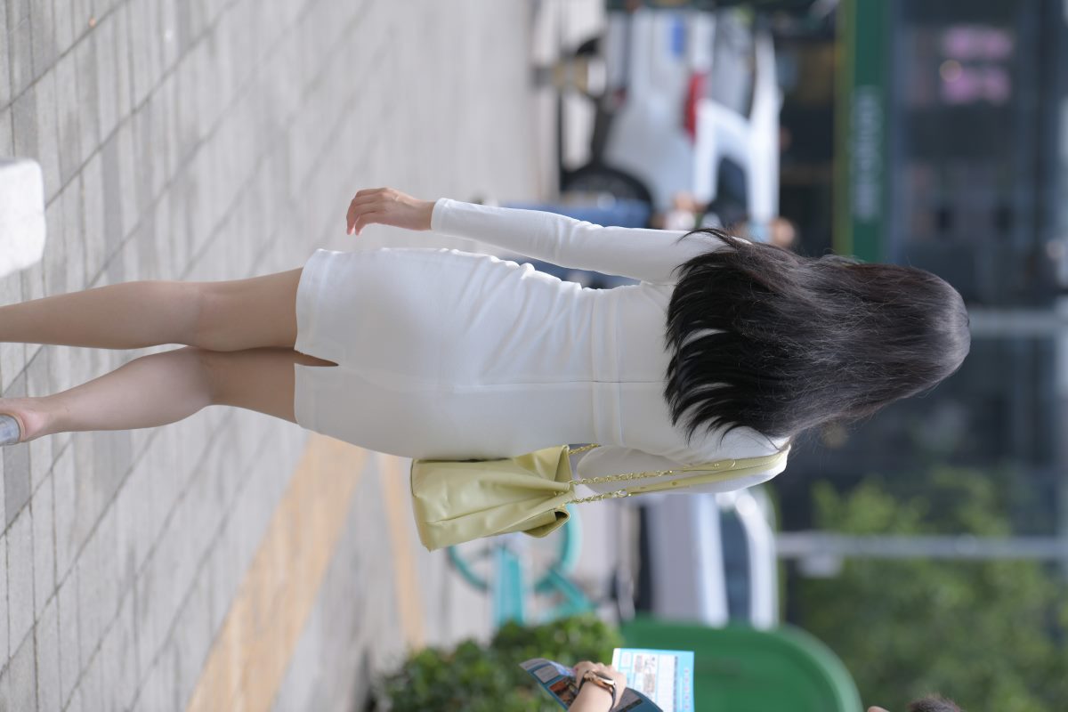 MoJing魔镜街拍 No 137 街拍之白色制服美女 A 0073 6217252857.jpg