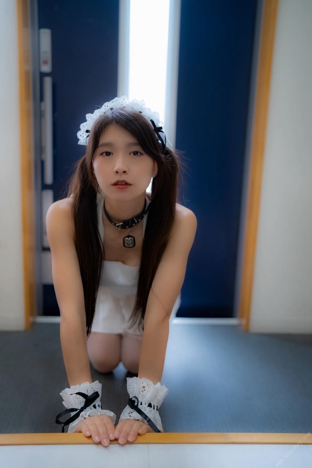 Photobook Aimi あいみ The maid who suddenly came to my house has no motivation 僕の家に突然やって来たメイドは、全くやる気がない 2021 10 15 A 0021 5297668641.jpg