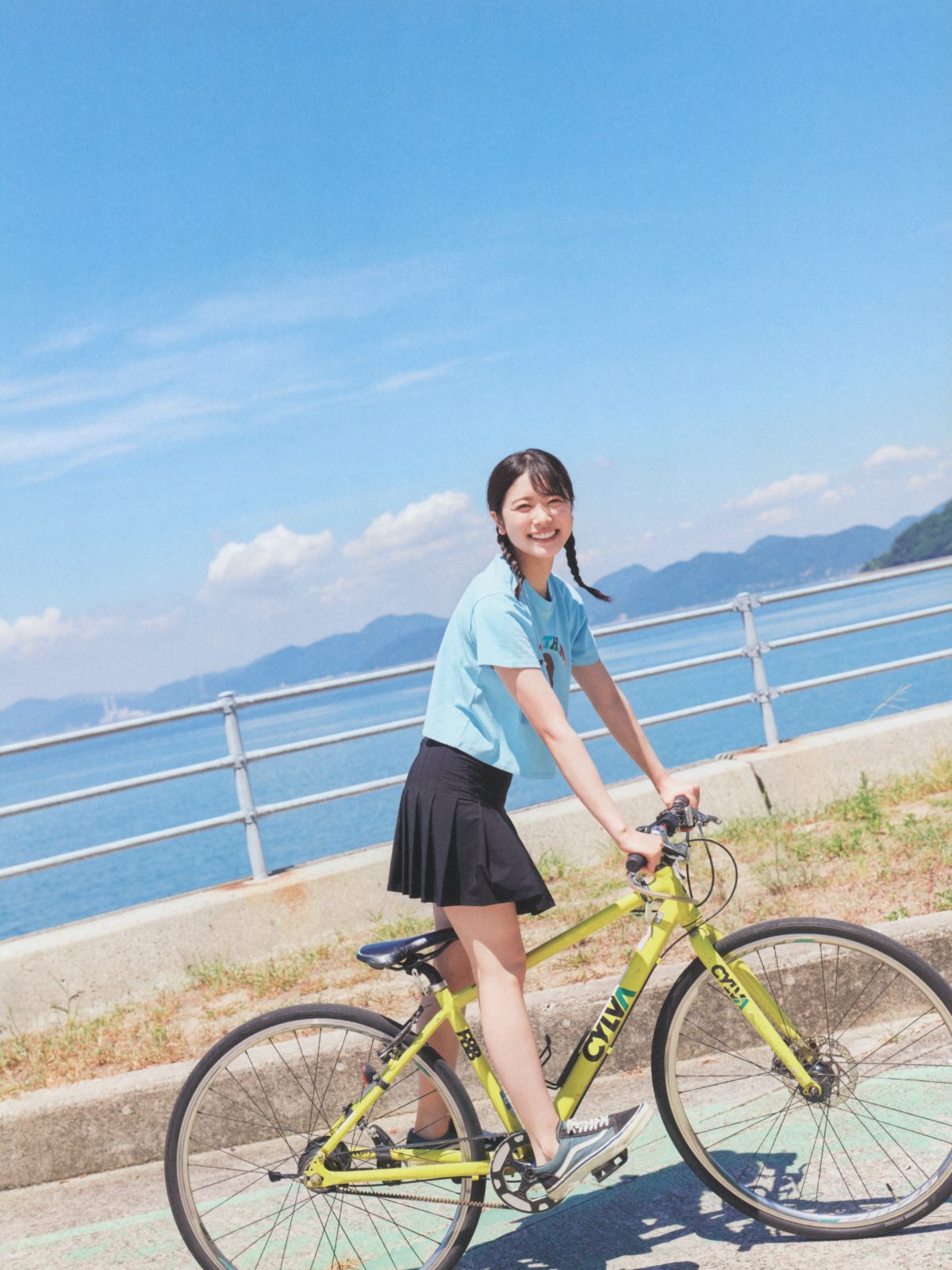 Photobook Akari Nibu 丹生明里 1st Photobook Easy Relationship やさしい関係 2022 07 26 A 0047 0982417192.jpg