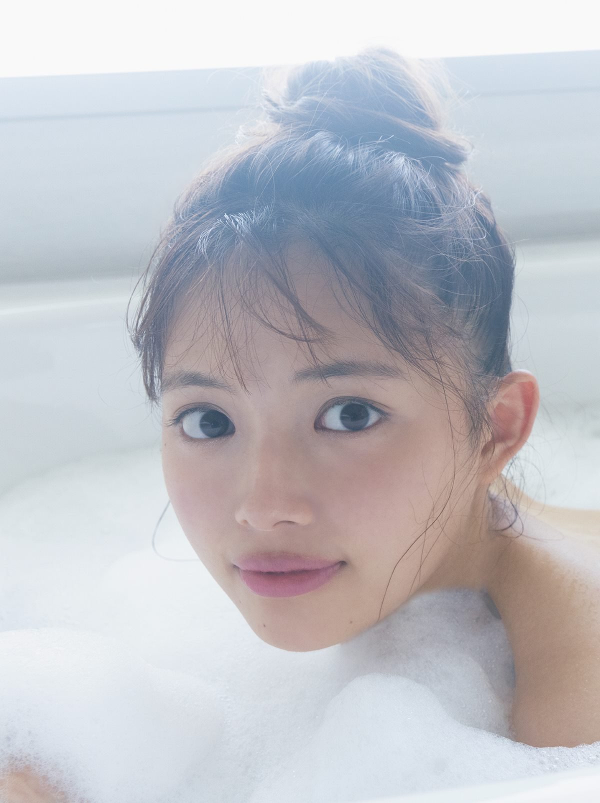 Photobook Hinami Mori 森日菜美 1st Photobook Lots of Mori もりだくさん 2022 02 23 B 0006 0282579009.jpg