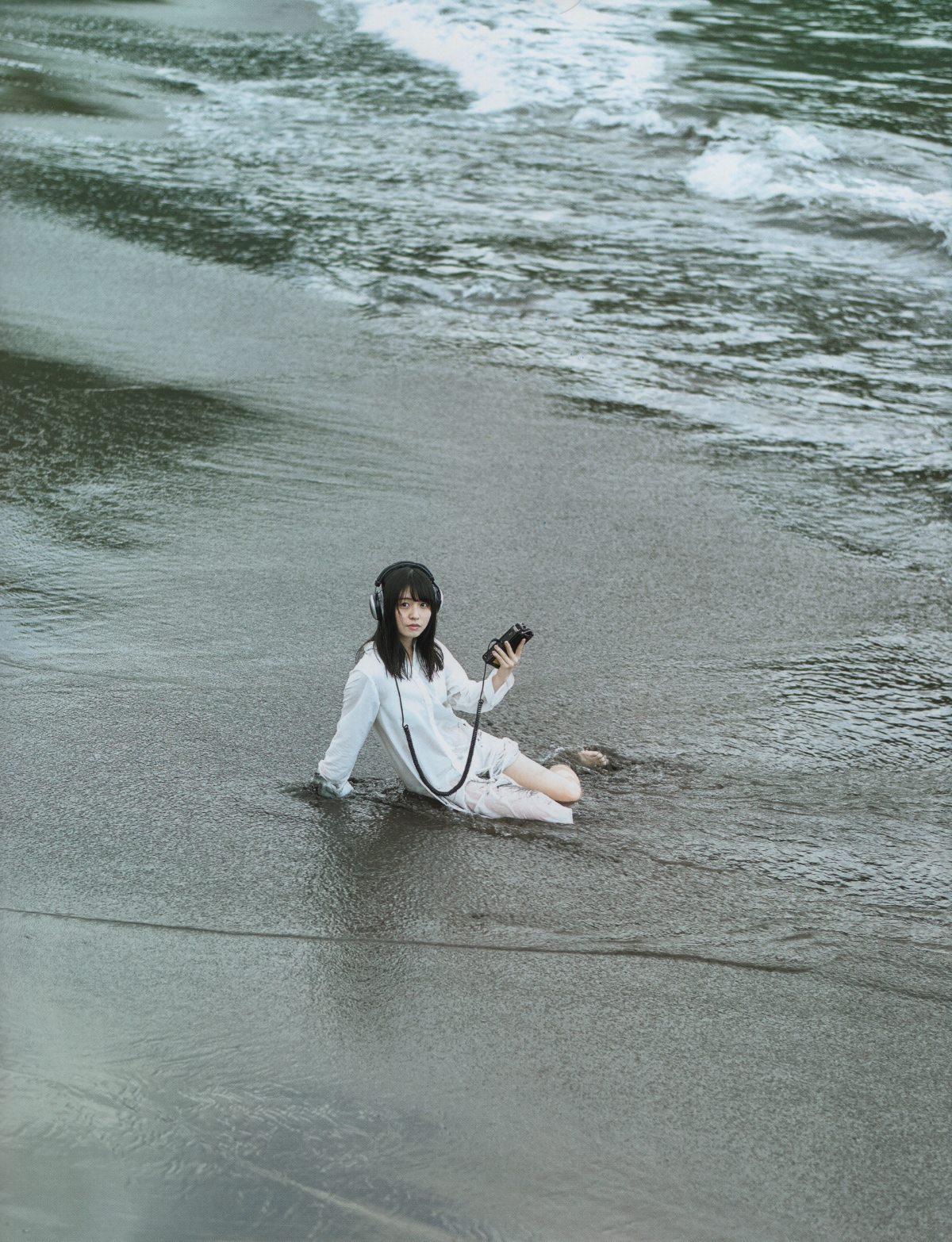 Photobook Keyakizaka46 Photobook – 21nin no Mikansei 欅坂46 ファースト写真集 21人の未完成 A 0096 6609226285.jpg