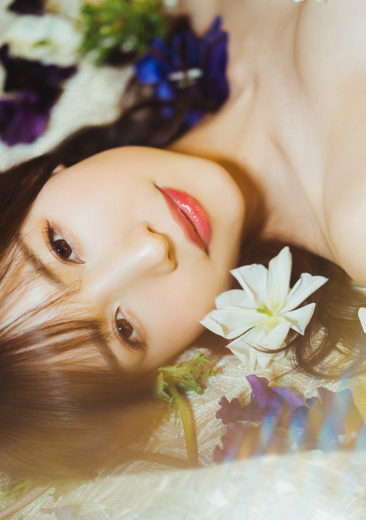 Photobook Momo Sakura 桜空もも Escape 2022 06 10 0019 9358422392.jpg