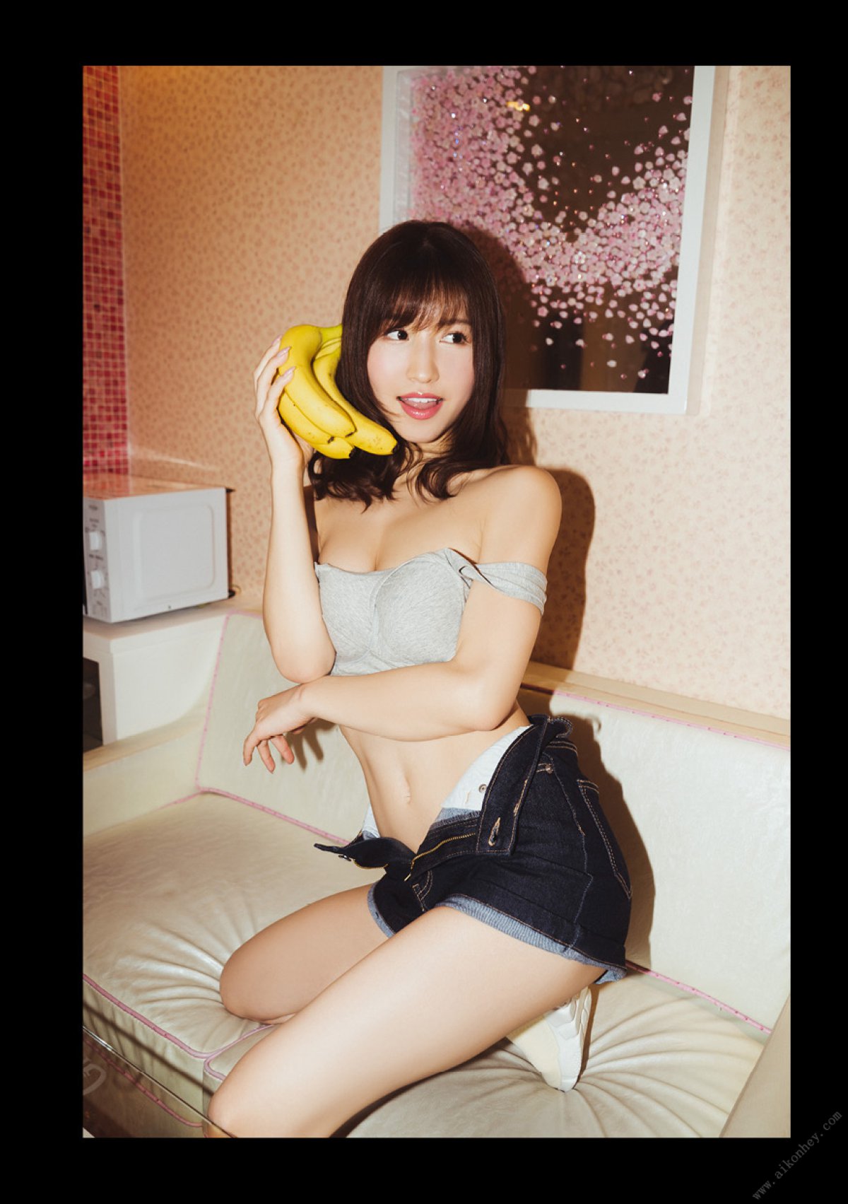 Photobook Momo Sakura 桜空もも Escape 2022 06 10 0030 3484943534.jpg