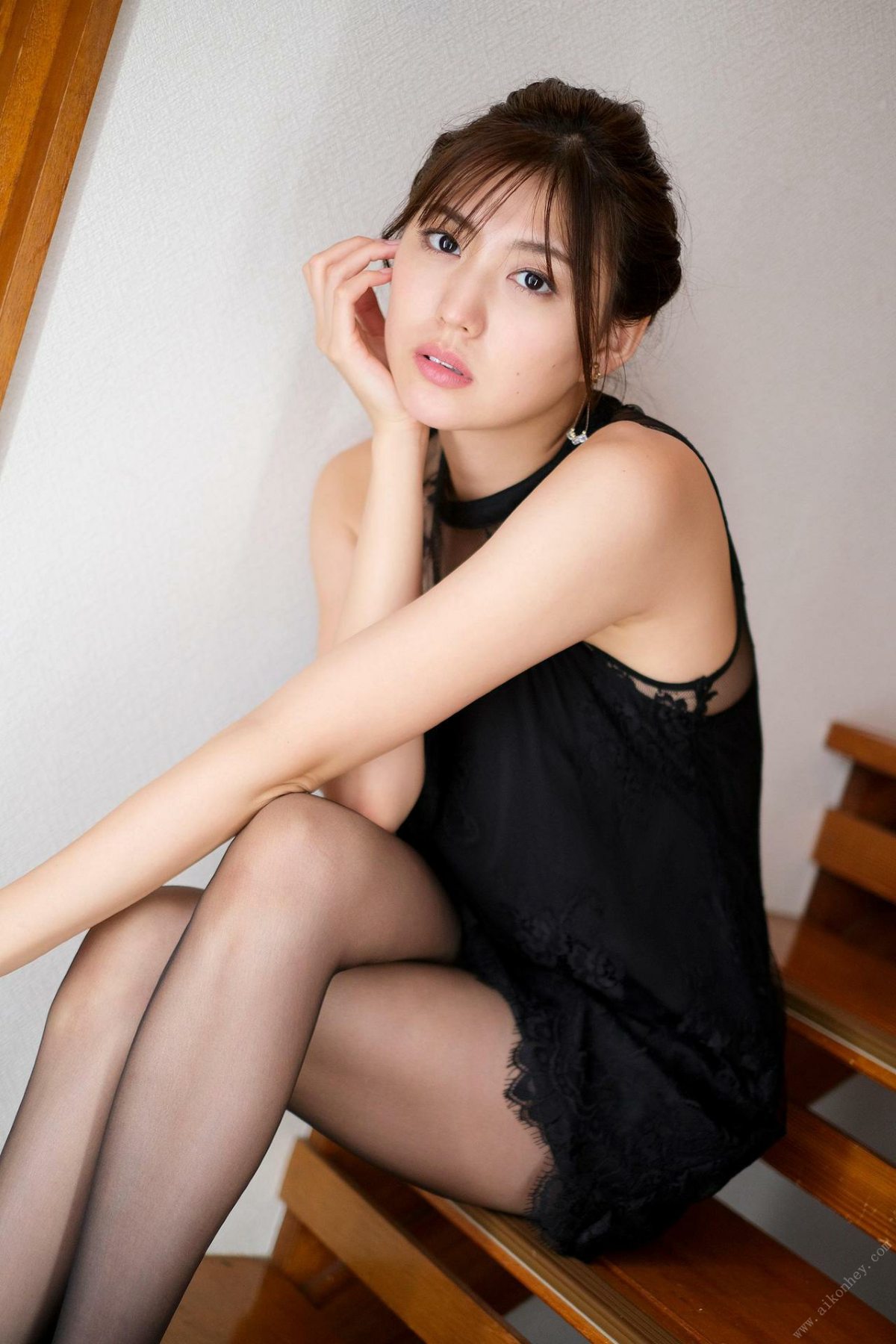 Photobook Nami Iwasaki 岩﨑名美 Beautiful legs 美脚 THE BODY 2021 05 25 B 0036 4297554240.jpg