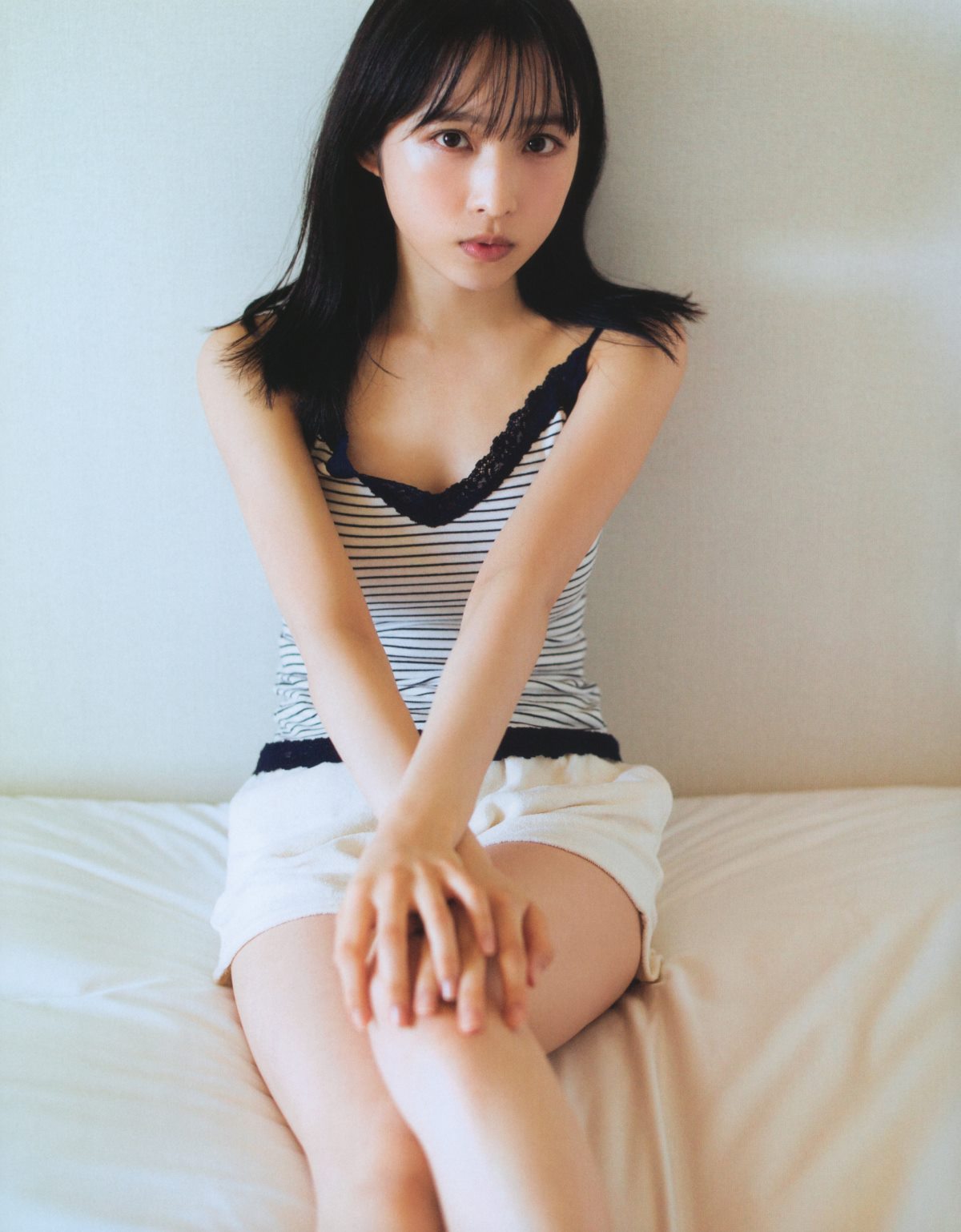 Photobook Yui Oguri 小栗有以 1st Photobook From the day I met you 君と出逢った日から 2022 01 18 0006 4976652888.jpg