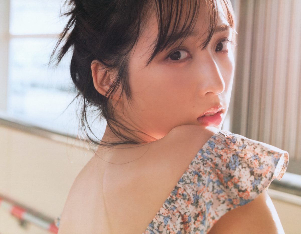 Photobook Yui Oguri 小栗有以 1st Photobook From the day I met you 君と出逢った日から 2022 01 18 0015 6206985539.jpg