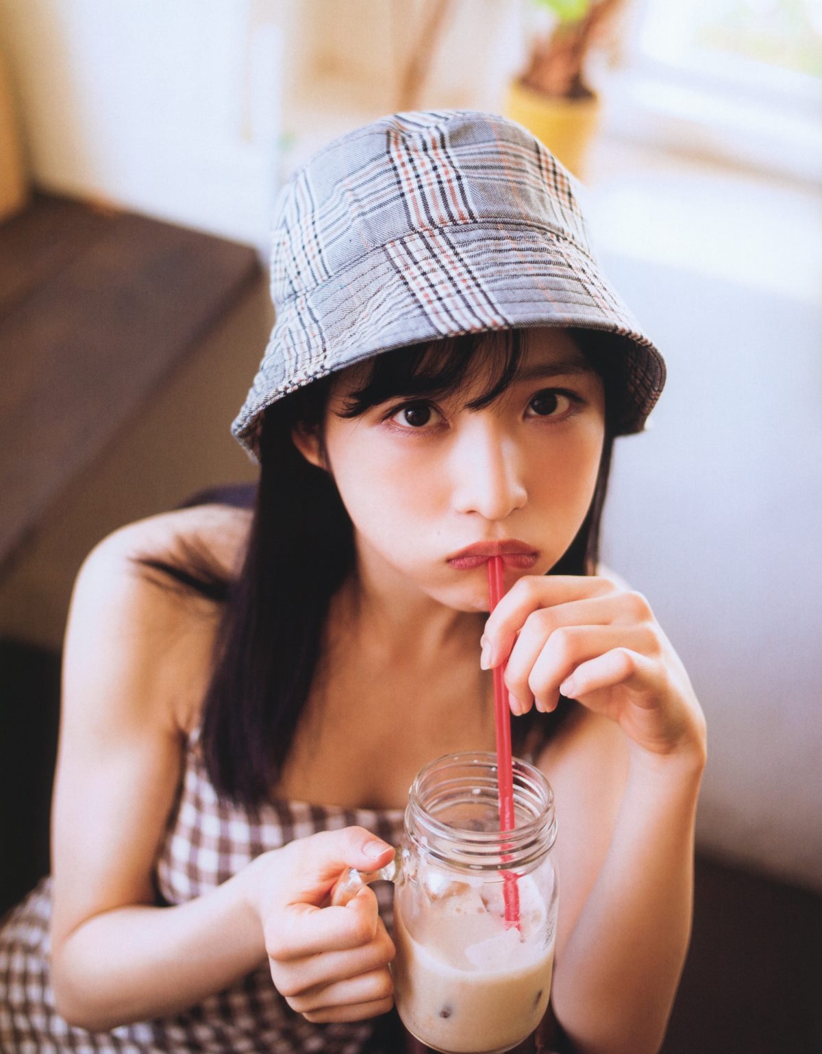 Photobook Yui Oguri 小栗有以 1st Photobook From the day I met you 君と出逢った日から 2022 01 18 0020 4065032924.jpg