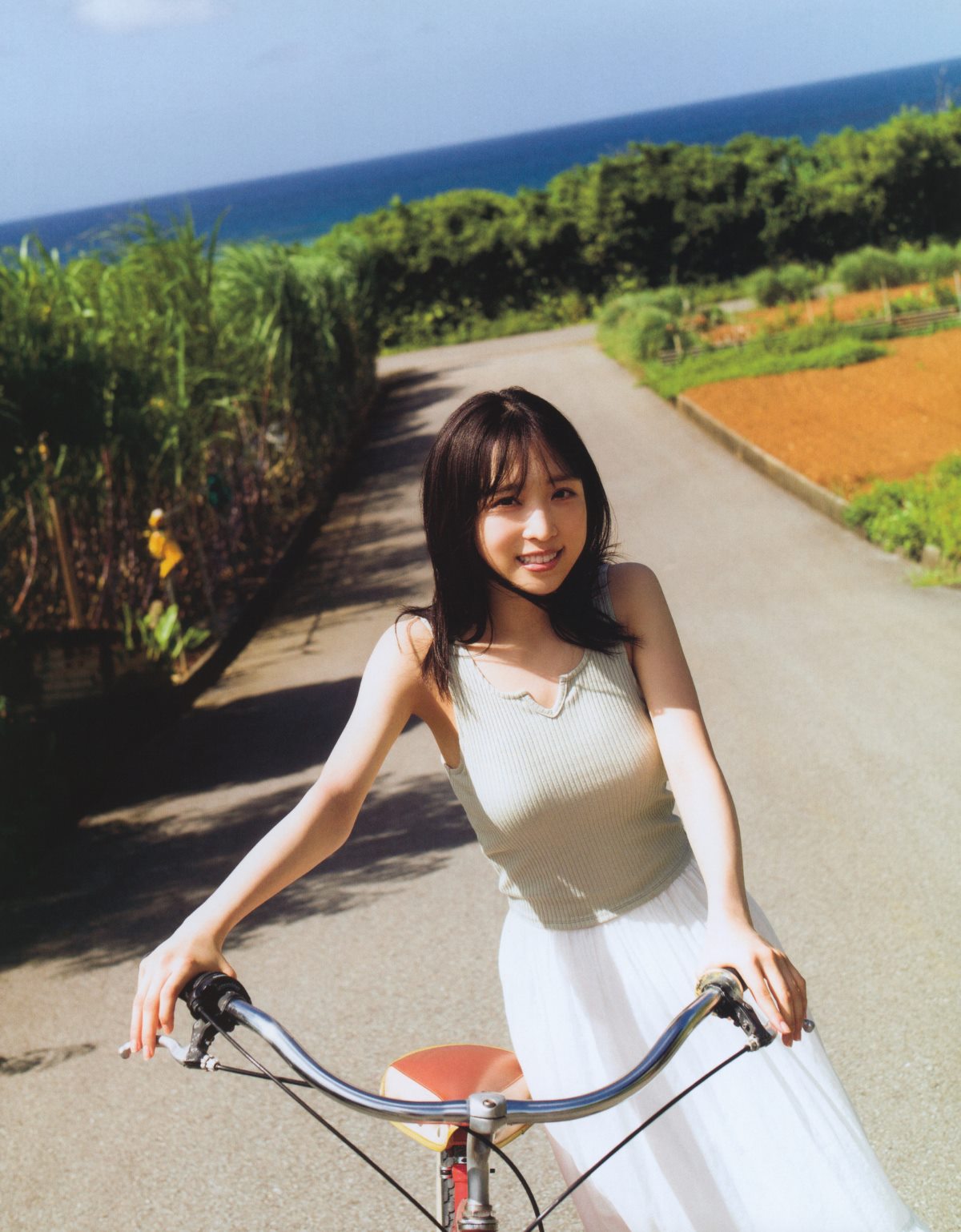 Photobook Yui Oguri 小栗有以 1st Photobook From the day I met you 君と出逢った日から 2022 01 18 0028 3710044241.jpg