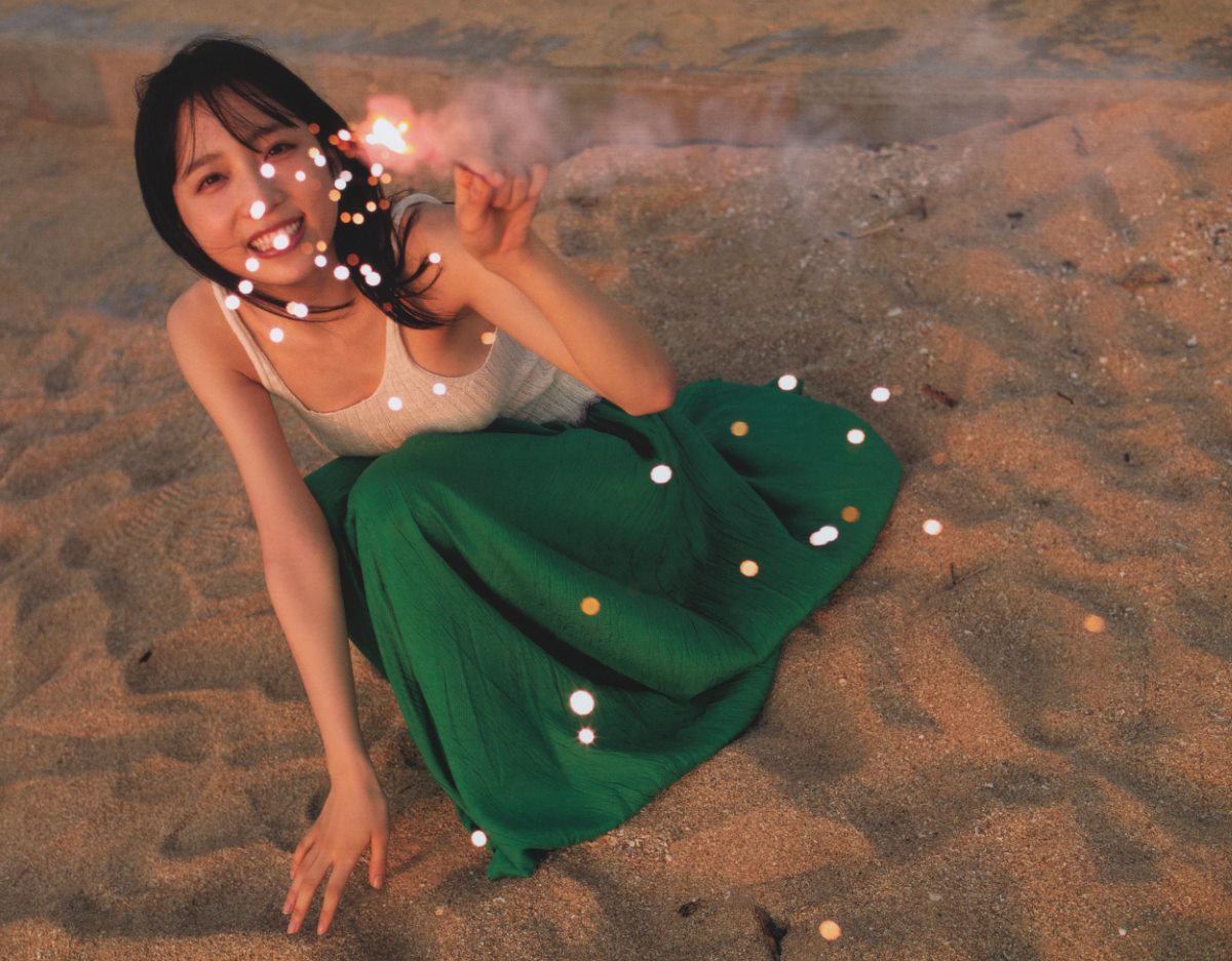 Photobook Yui Oguri 小栗有以 1st Photobook From the day I met you 君と出逢った日から 2022 01 18 0048 6380122074.jpg