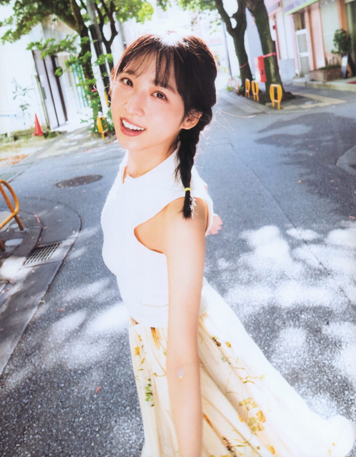 Photobook Yui Oguri 小栗有以 1st Photobook From the day I met you 君と出逢った日から 2022 01 18 0056 9112180306.jpg