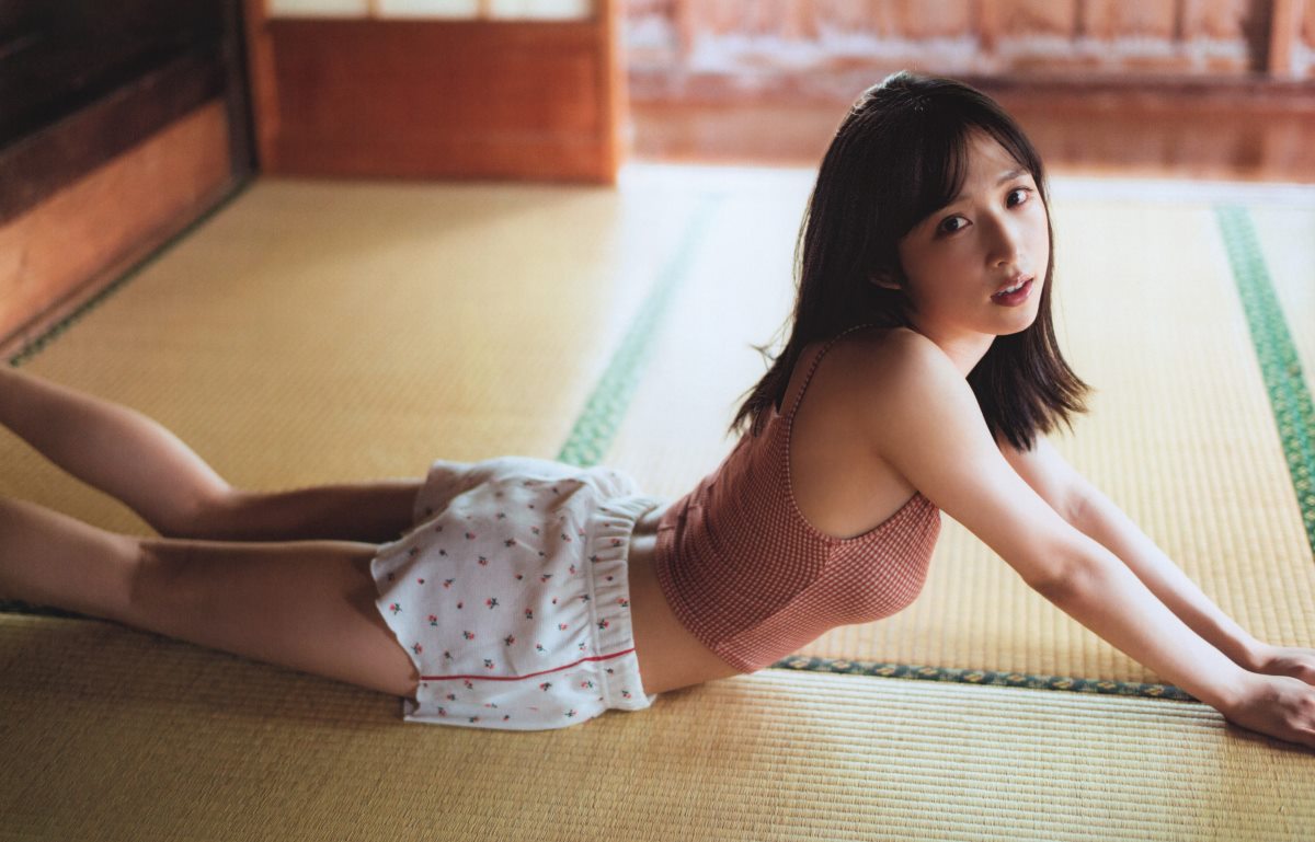 Photobook Yui Oguri 小栗有以 1st Photobook From the day I met you 君と出逢った日から 2022 01 18 0073 5211681431.jpg