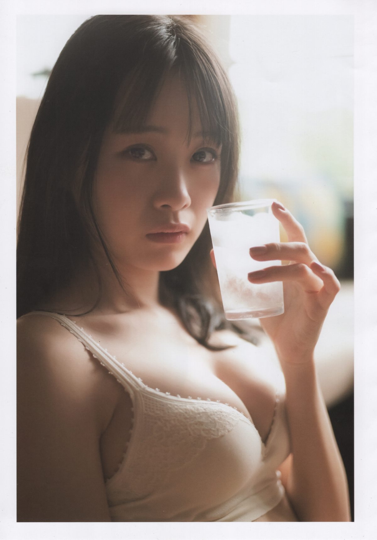 Photobook Yui Yokoyama 横山結衣 1st Photobook Immature Light 未熟な光 2021 02 22 0045 3273688796.jpg