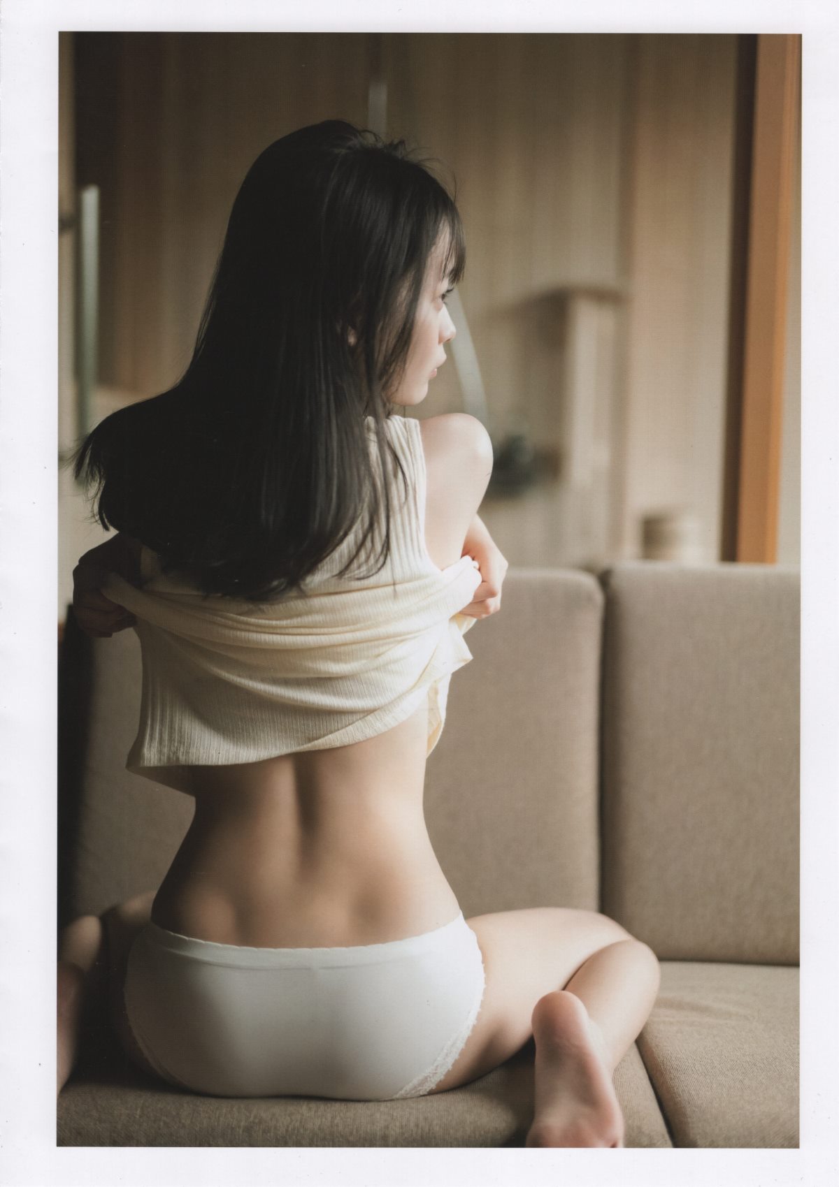 Photobook Yui Yokoyama 横山結衣 1st Photobook Immature Light 未熟な光 2021 02 22 0046 5973315412.jpg