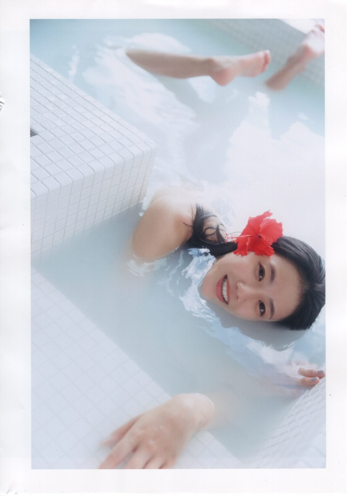 Photobook Yumiko Takino 瀧野由美子 1st Photobook I dont know you well yet 君のことをまだよく知らない 2021 09 22 0093 2267324413.jpg