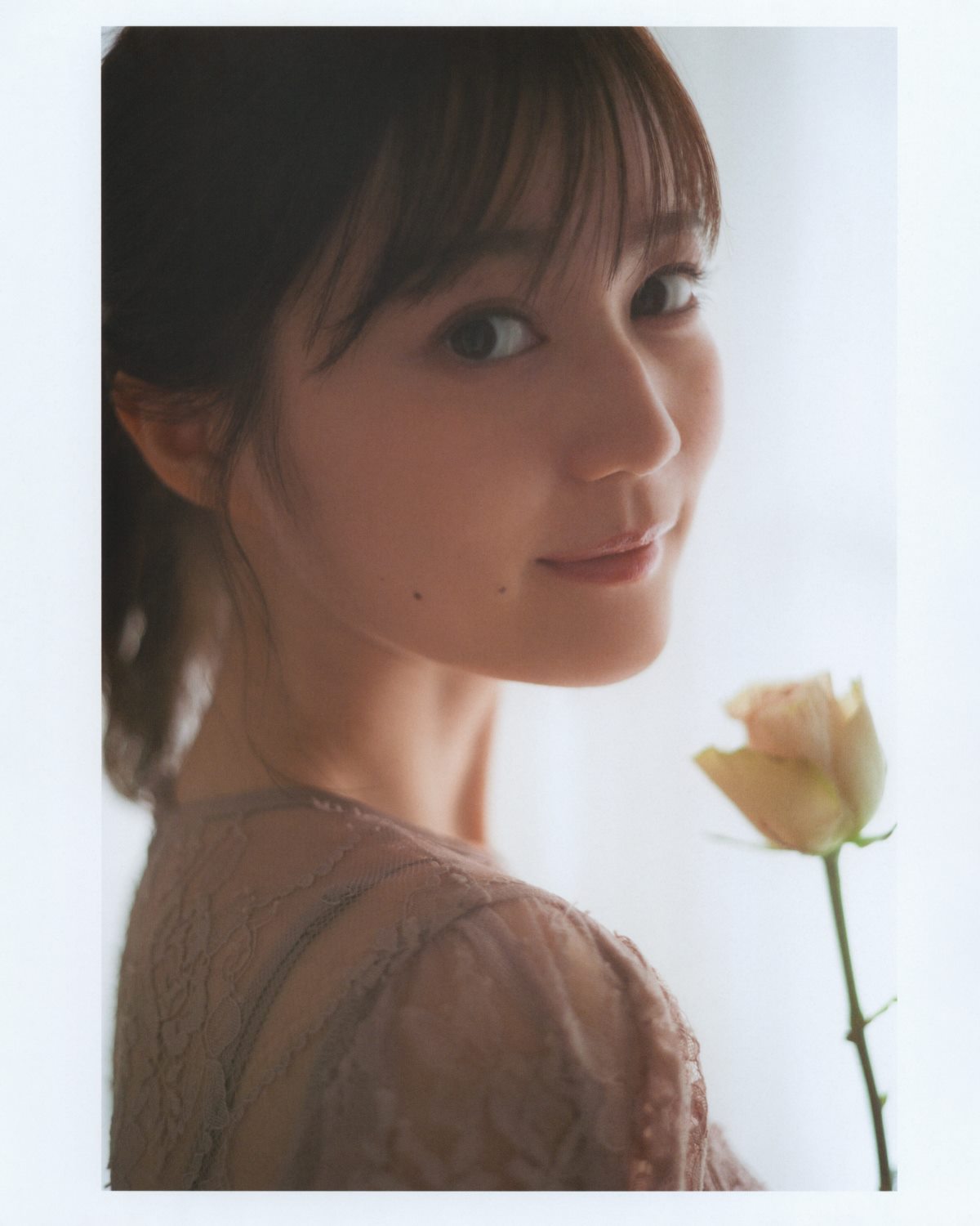 Photobook 生田絵梨花 乃木坂46卒業記念メモリアルブック カノン 0010 7621038922.jpg