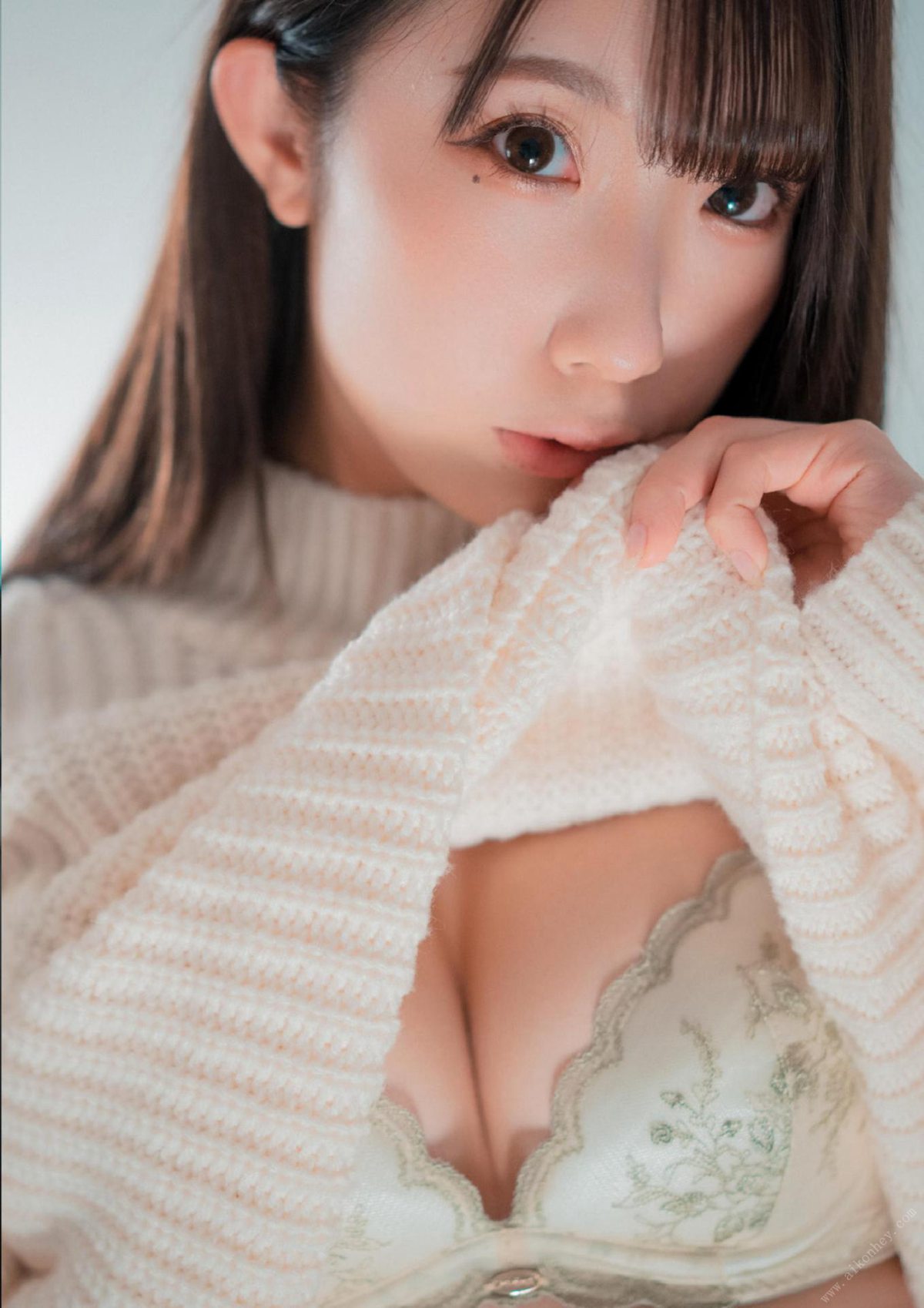 Photobook 白肌姫 大河もも温泉グラビア写真集 Wunder_Publishing_House 0076 4884011065.jpg