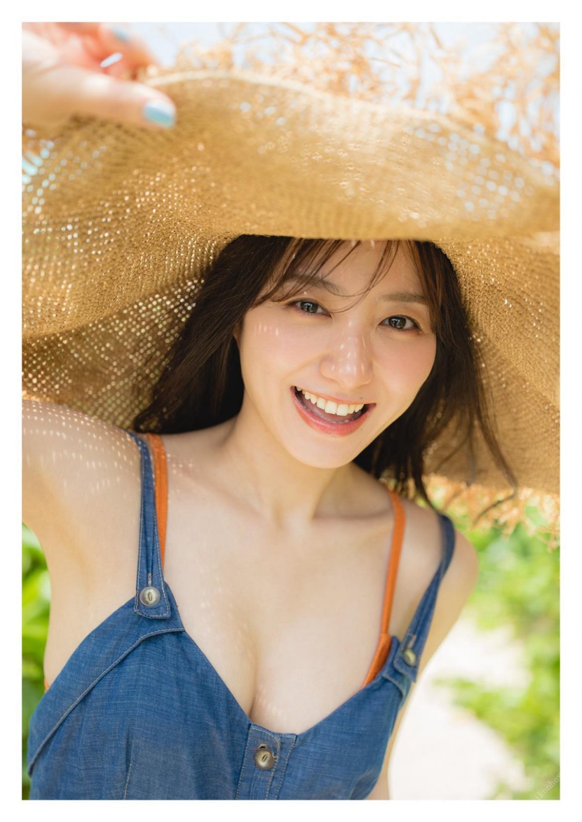 YJ Photobook Riho Takada 高田里穂 Hikari Sasu 光さす 2022 06 30 0028 3129726315.jpg