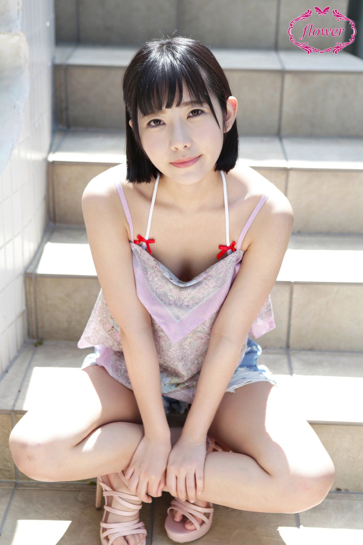 Photobook FLOWER Yui Shirasaka 白坂有以 Vol 04 0006 0357186065.jpg