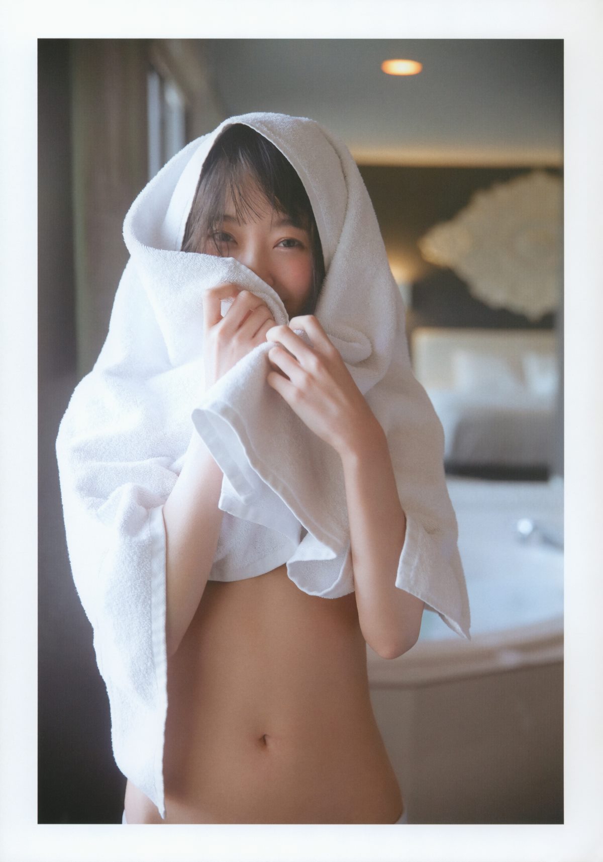 Photobook 堀 未央奈1st写真集 君らしさ 0079 7396271480.jpg