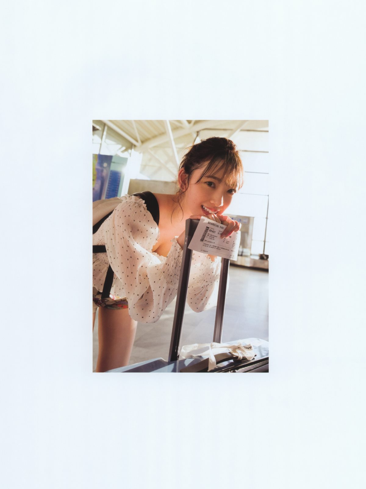 Photobook 堀未央奈 2nd写真集 いつかの待ち合わせ場所 0004 3418261925.jpg