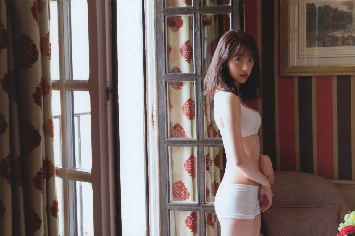 Photobook 堀未央奈 2nd写真集 いつかの待ち合わせ場所 0034 8806287087.jpg