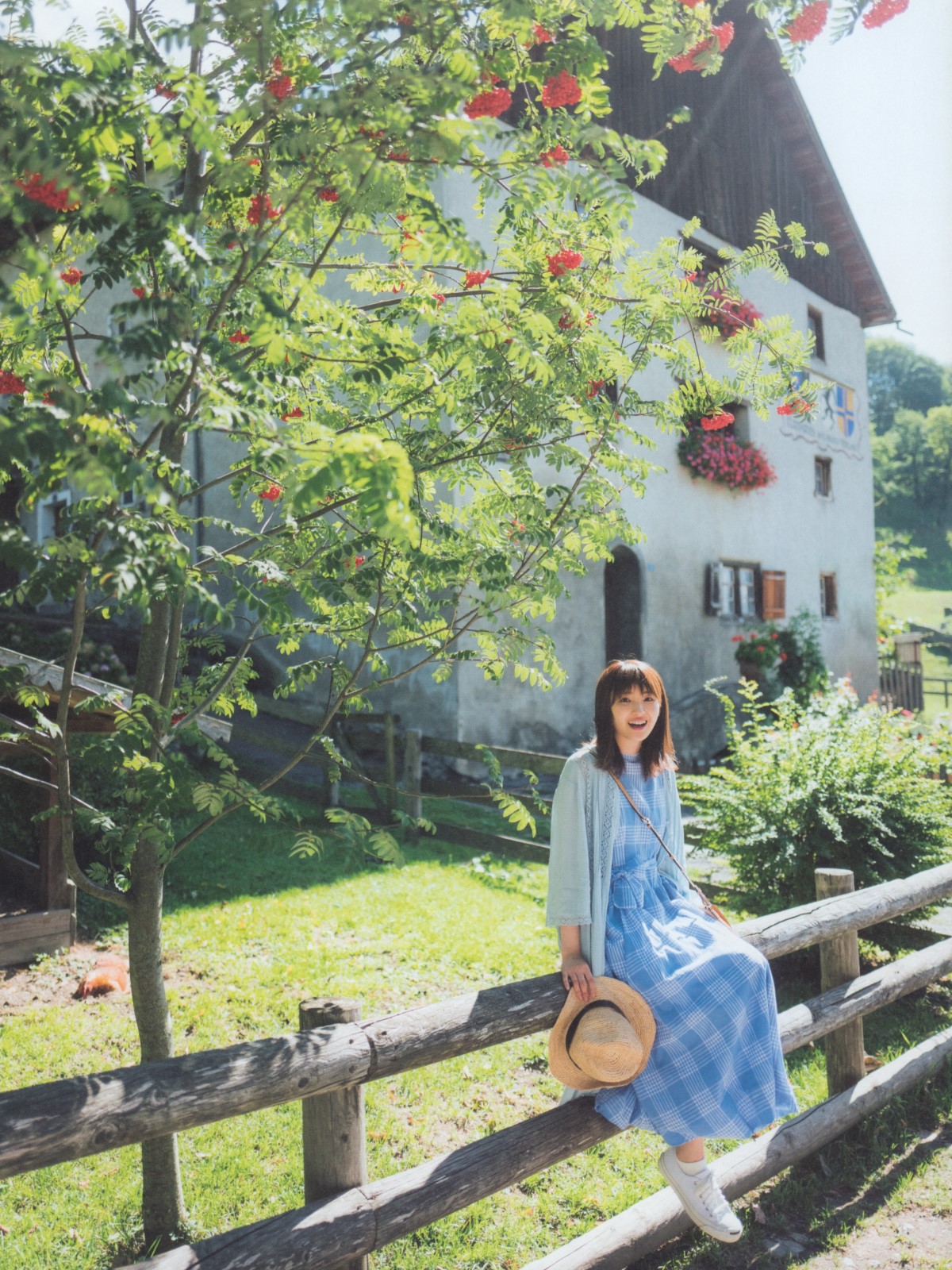 Photobook 2018 12 12 Sayuri Inoue 井上小百合 Existence 0012 9214247950.jpg