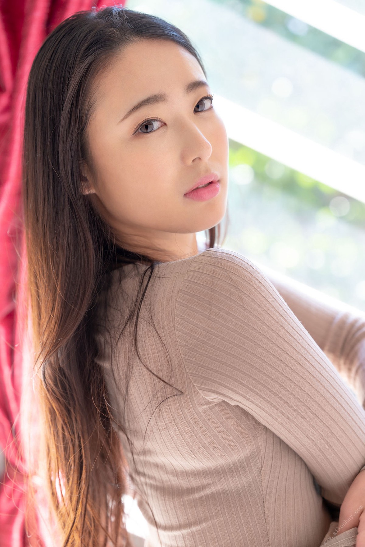 Photobook 2021 04 09 Suzu Matsuoka 松岡すず Gloss Beauty 0014 7594130397.jpg