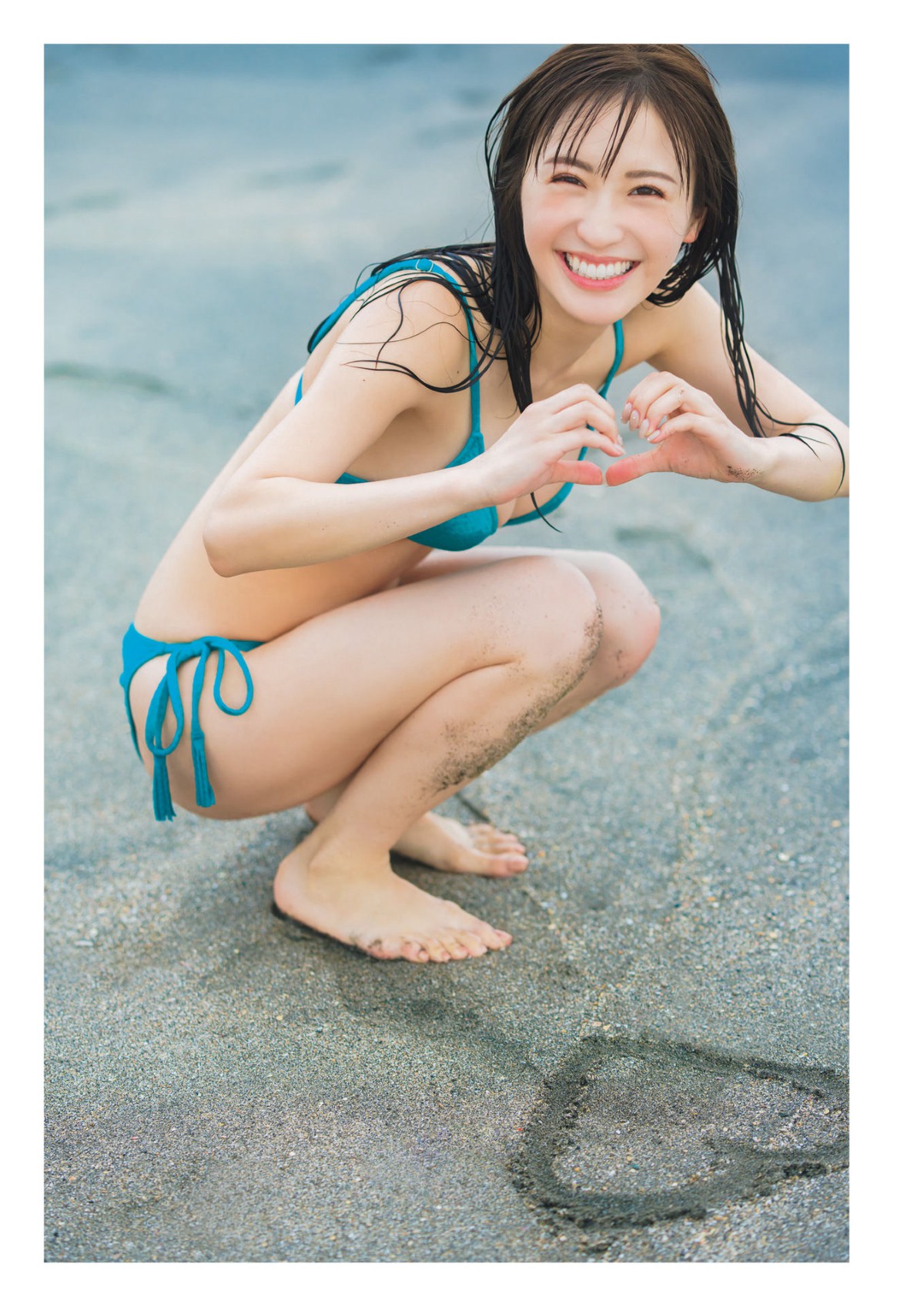 Photobook 2022 09 22 Ema Ito 伊藤愛真 1st Photobook Soleil ソレイユ A 0030 4885724147.jpg