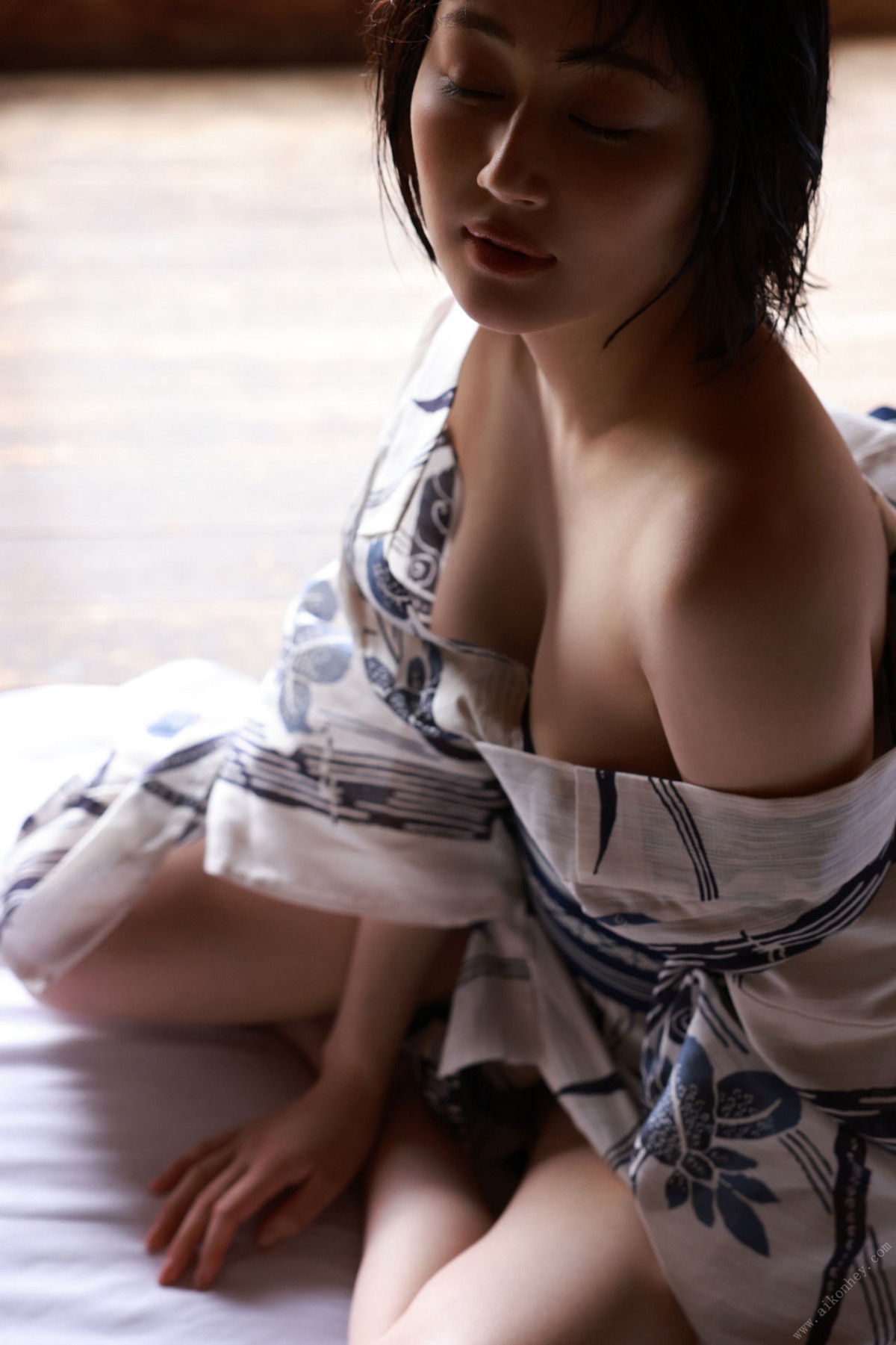 Photobook 2022 10 07 Manami Shindo 新藤まなみ Queens All Unreleased Special Edition Vol 004 0104 8222006184.jpg