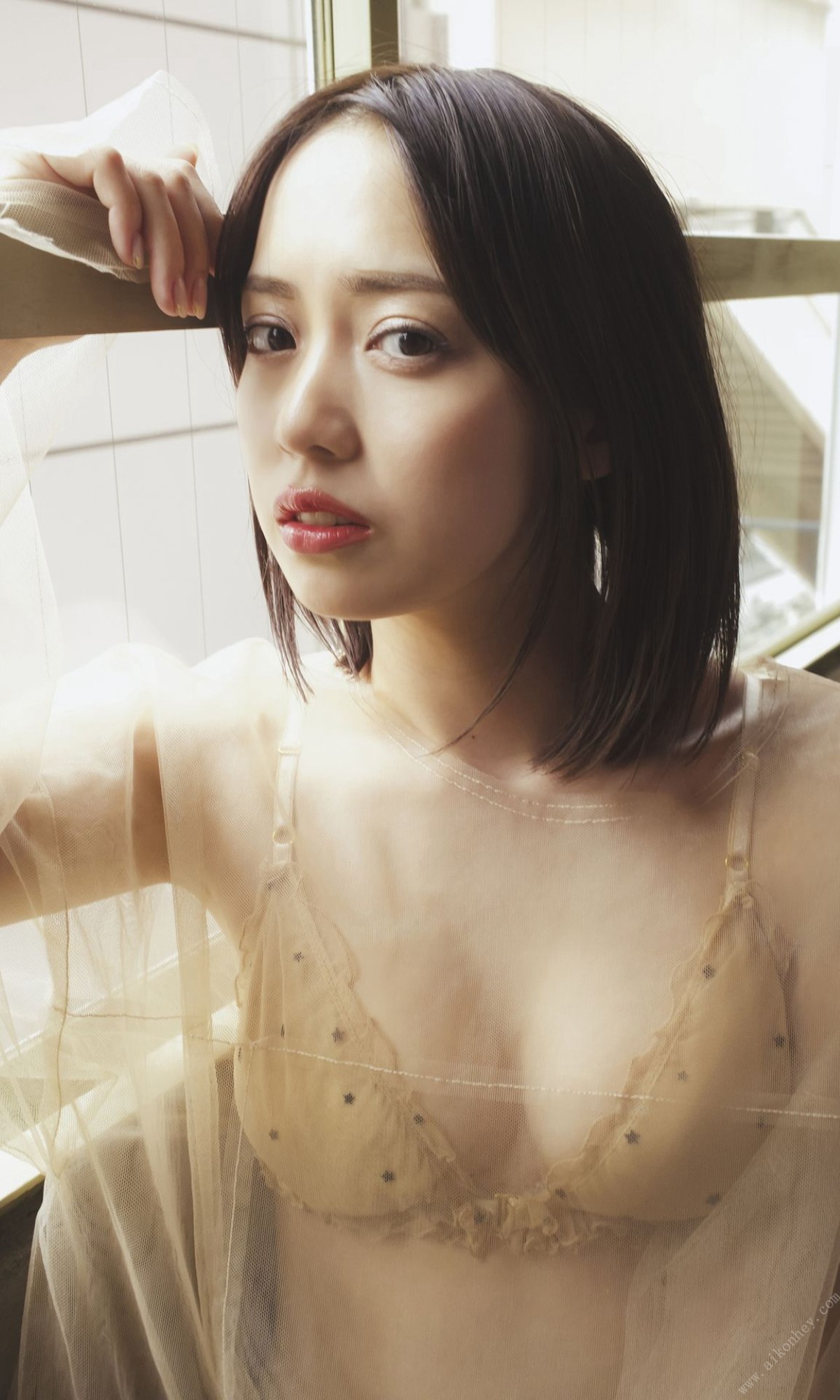 Weekly Photobook 2022 10 03 Makoto Okunaka 奥仲麻琴 Happy Now 0017 9407871239.jpg