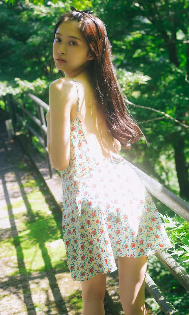 Photobook 2022 08 29 Rina Koyama 小山璃奈 Red Flower 0003 3469534267.jpg